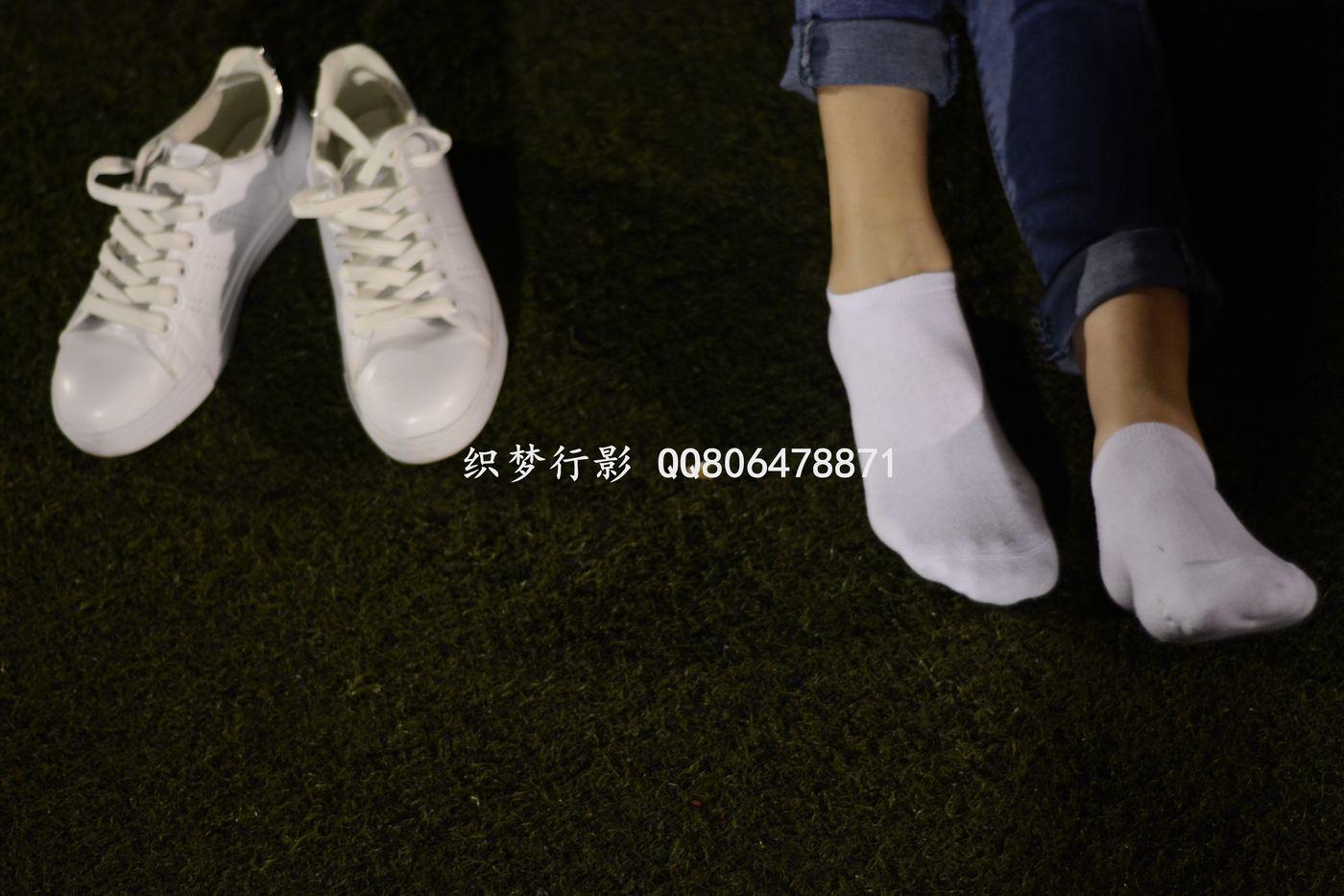 织梦行影 NO.014 操场夜拍白袜小白鞋 [217P]插图5