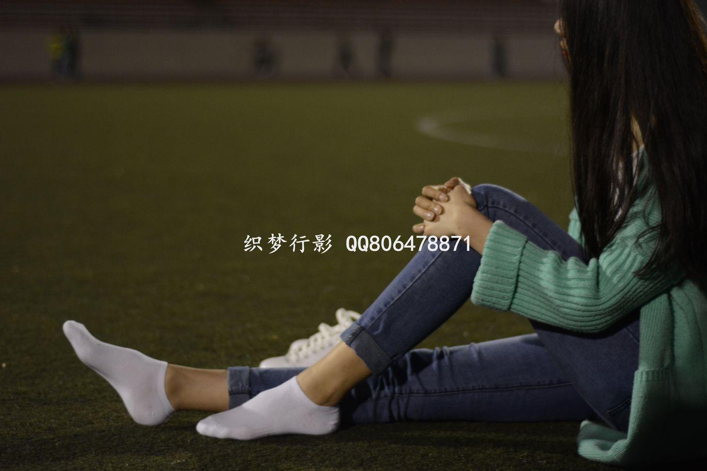 织梦行影 NO.014 操场夜拍白袜小白鞋 [217P]插图7
