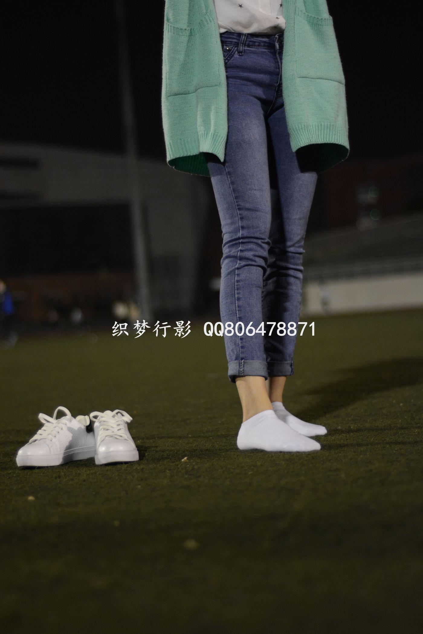 织梦行影 NO.014 操场夜拍白袜小白鞋 [217P]插图1