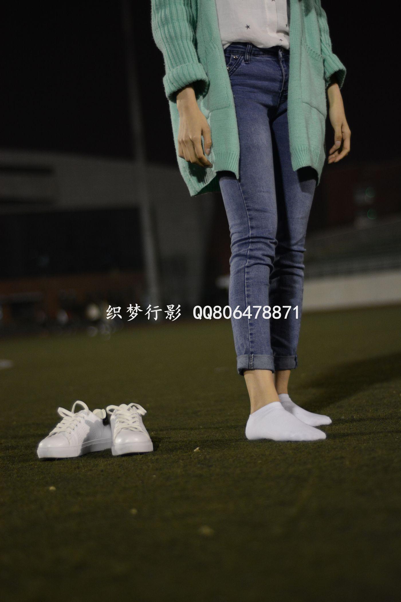 织梦行影 NO.014 操场夜拍白袜小白鞋 [217P]插图2