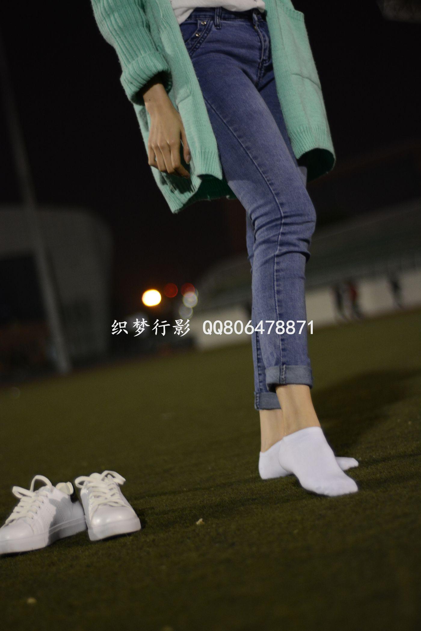 织梦行影 NO.014 操场夜拍白袜小白鞋 [217P]插图3
