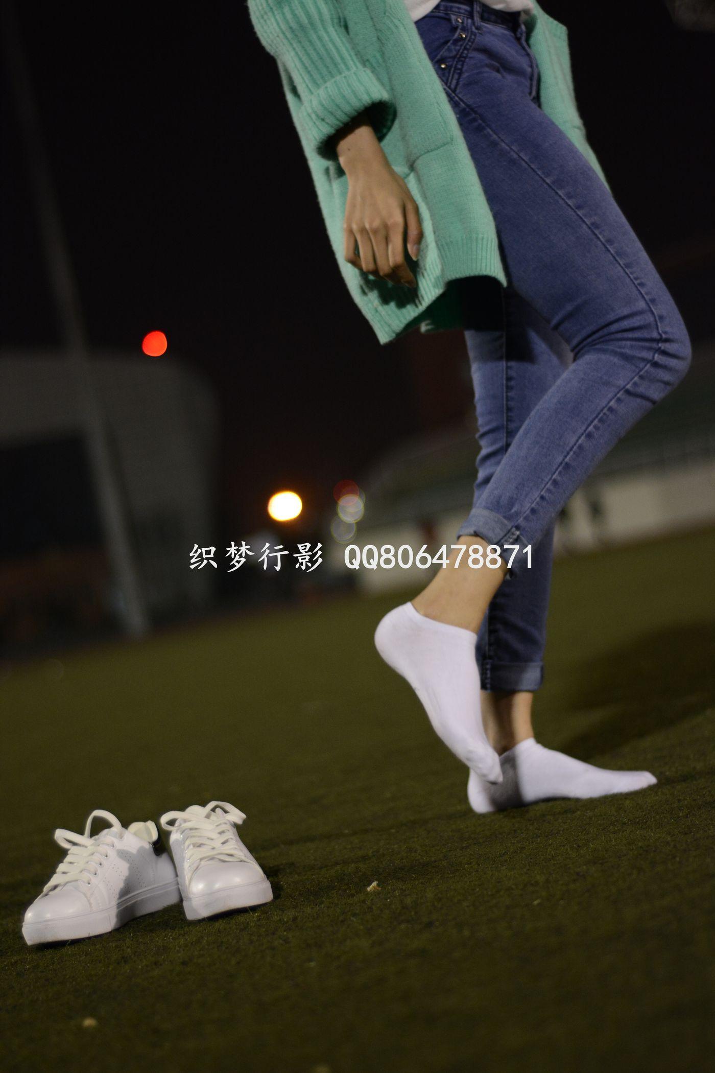 织梦行影 NO.014 操场夜拍白袜小白鞋 [217P]插图4