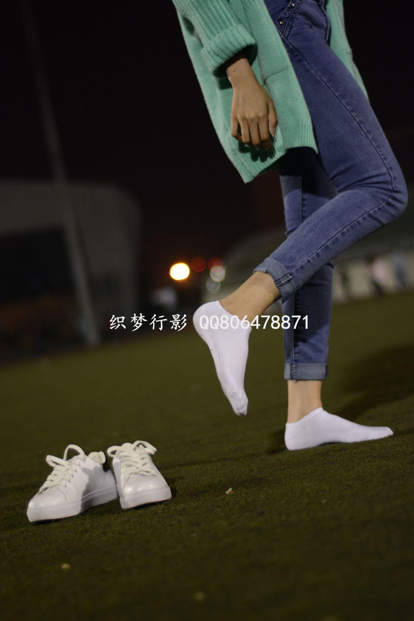 织梦行影 NO.014 操场夜拍白袜小白鞋 [217P]插图5
