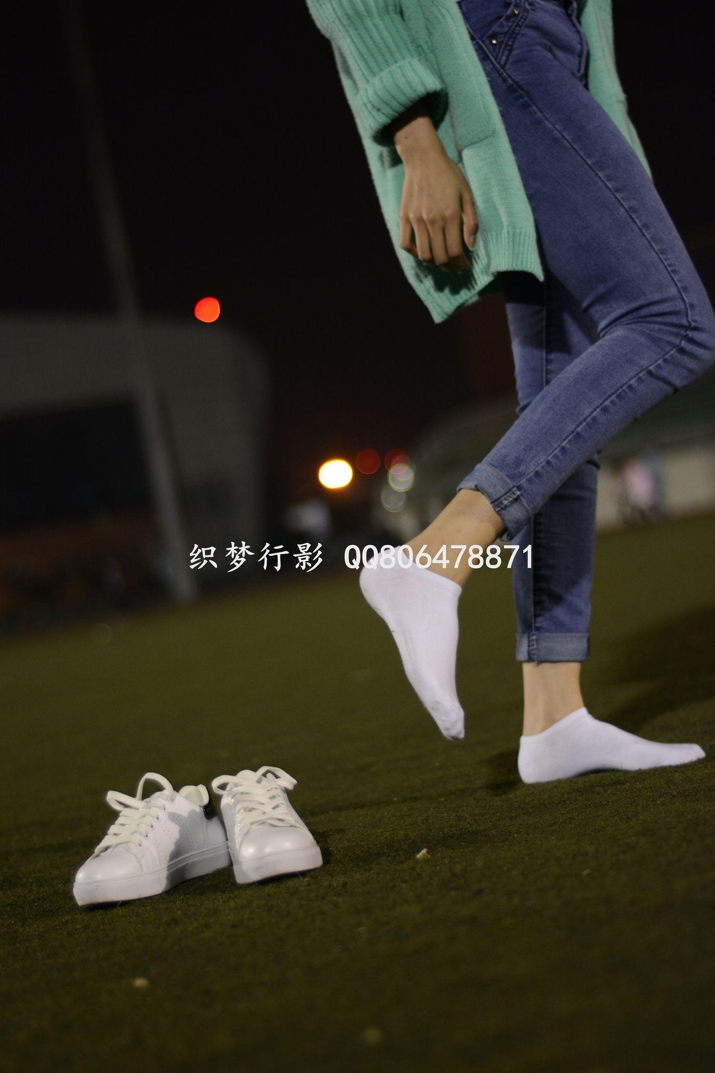 织梦行影 NO.014 操场夜拍白袜小白鞋 [217P]插图6
