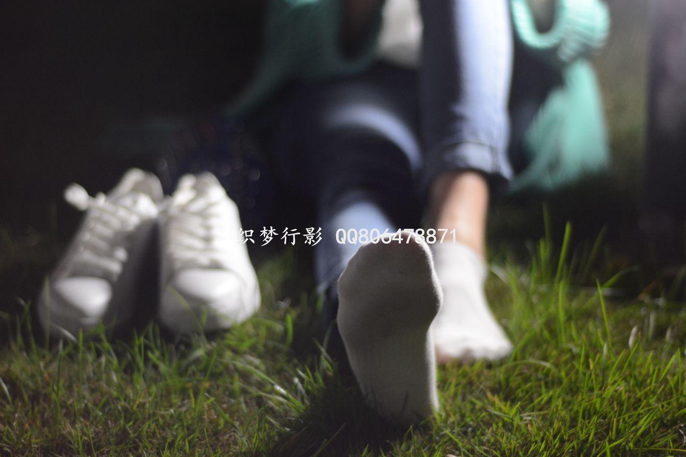 织梦行影 NO.014 操场夜拍白袜小白鞋 [217P]插图5