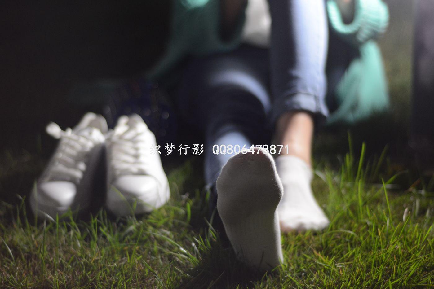 织梦行影 NO.014 操场夜拍白袜小白鞋 [217P]插图6