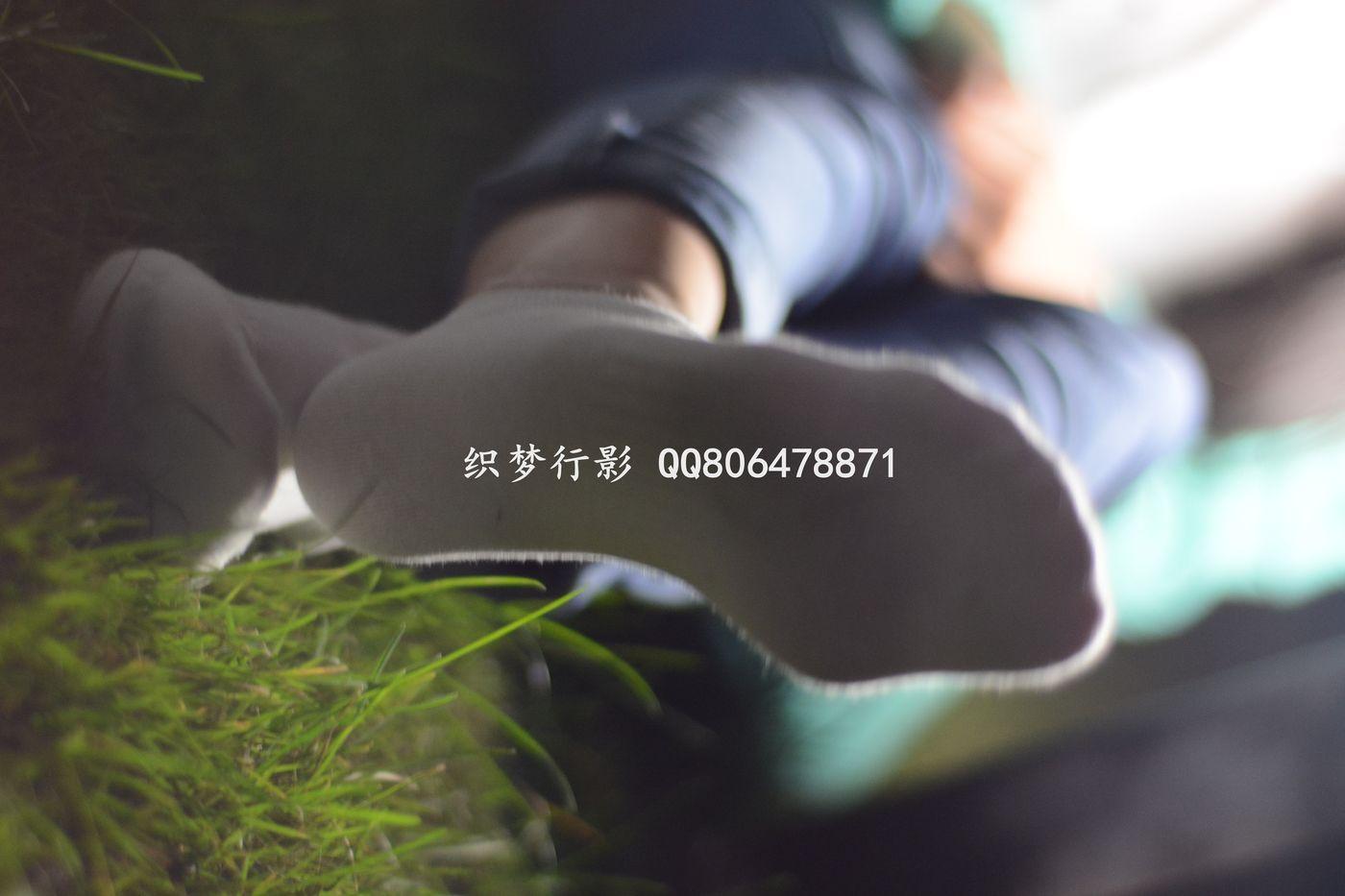 织梦行影 NO.014 操场夜拍白袜小白鞋 [217P]插图6