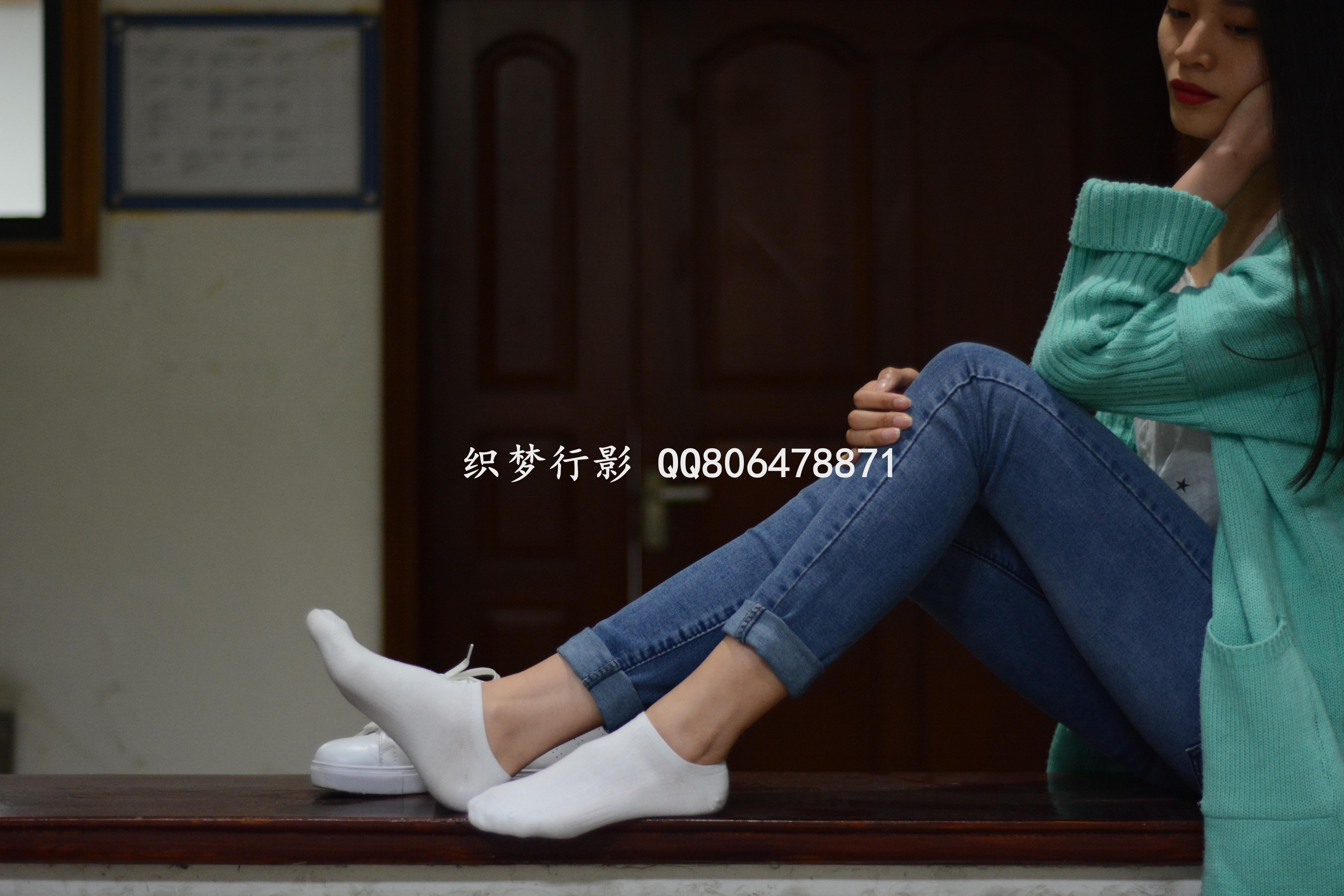 织梦行影 NO.014 操场夜拍白袜小白鞋 [217P]插图3