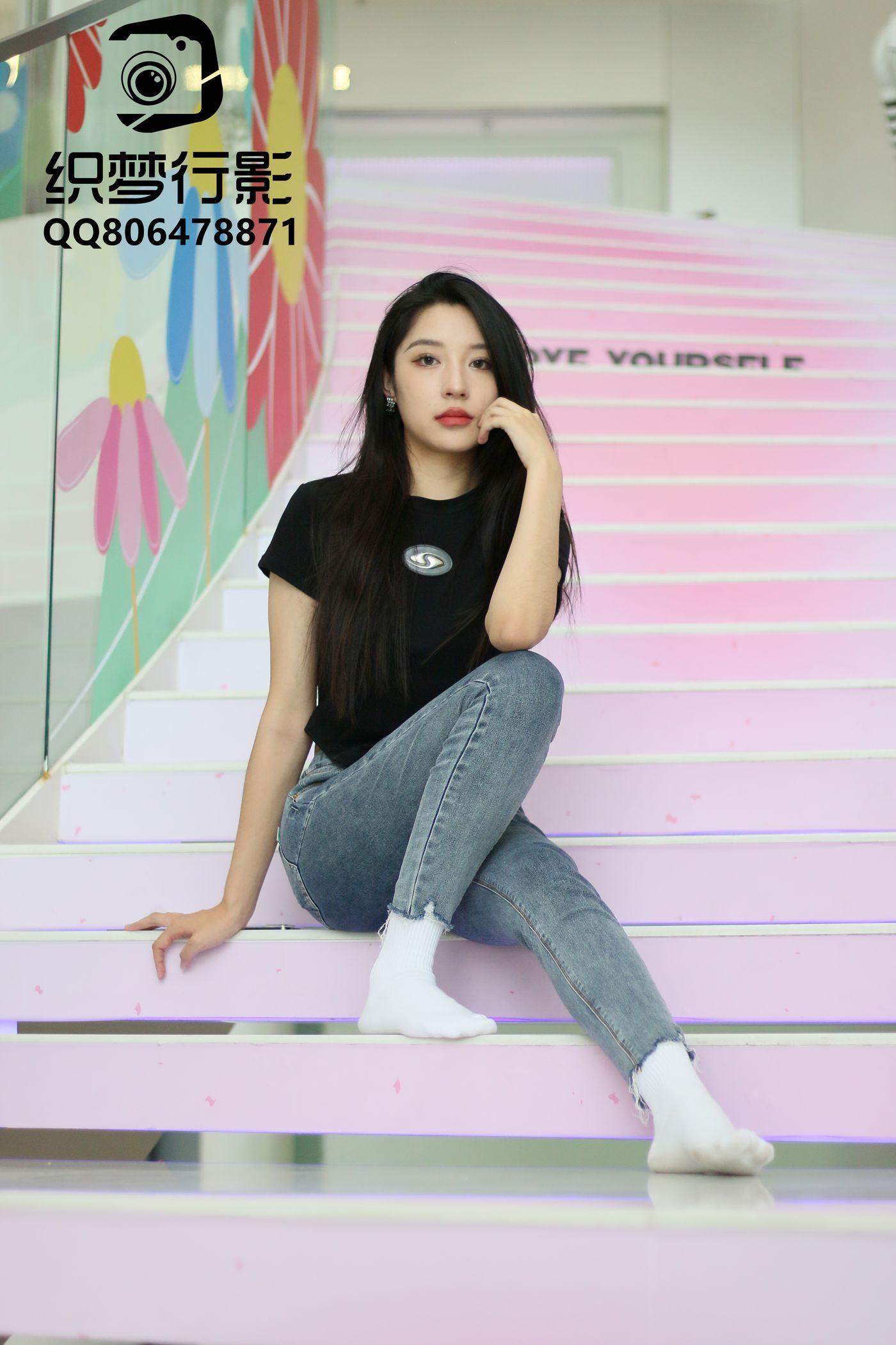 新刊-[织梦映像]新刊 No.019 大家闺秀大美女白袜裸足  [100P]插图1