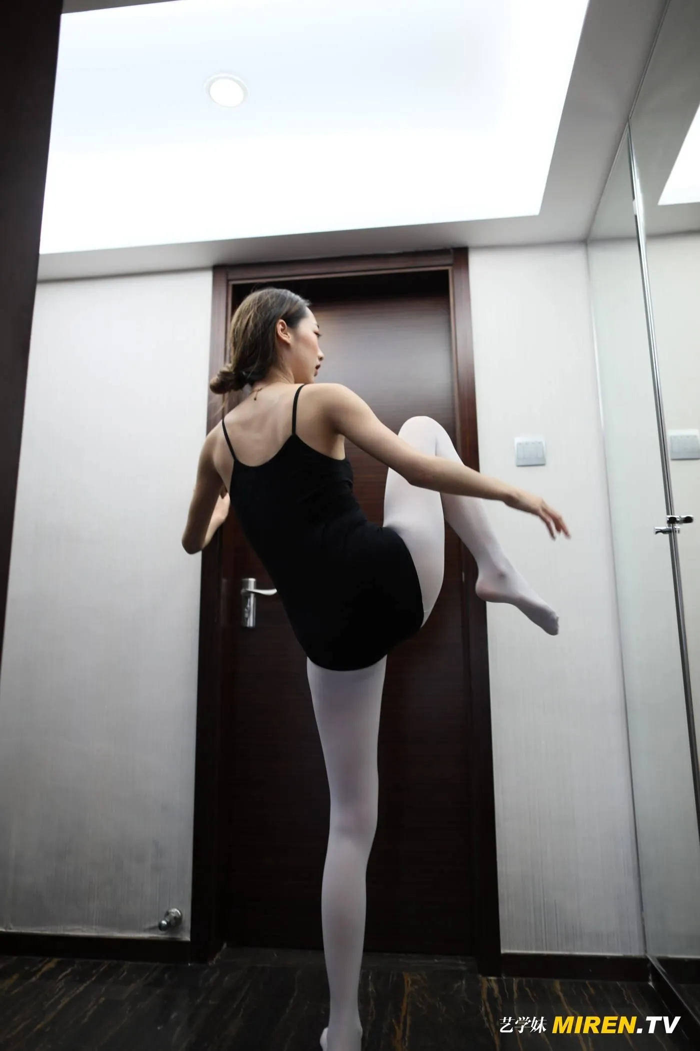 [ROSI艺学妹]2020.03.12 NO.095[90P]插图1
