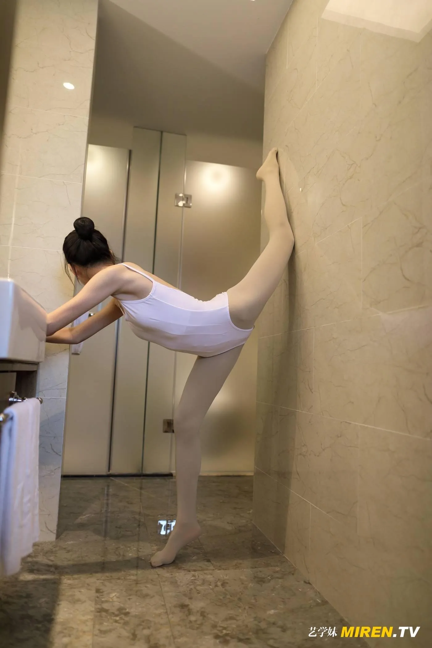 [ROSI写真] 艺学妹 2020.01.14 No.046[48P]插图1