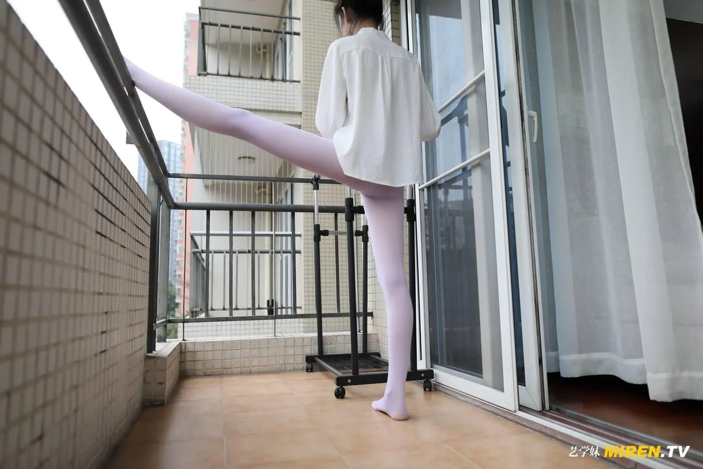 [ROSI艺学妹]2020.04.21 NO.114[70P]插图1