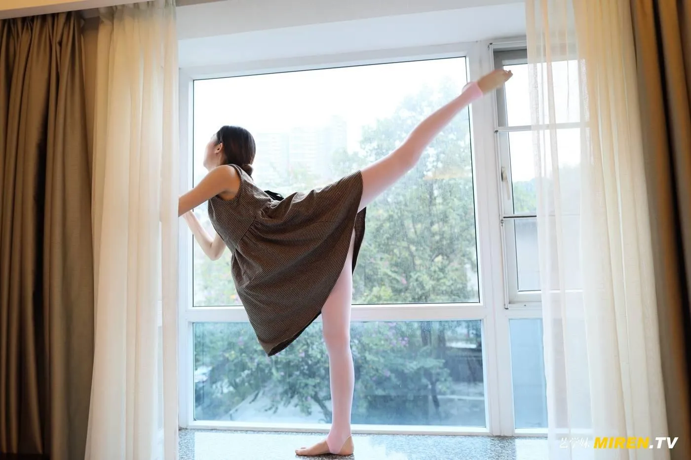 [ROSI艺学妹]2020.03.23 NO.106[72P]插图2