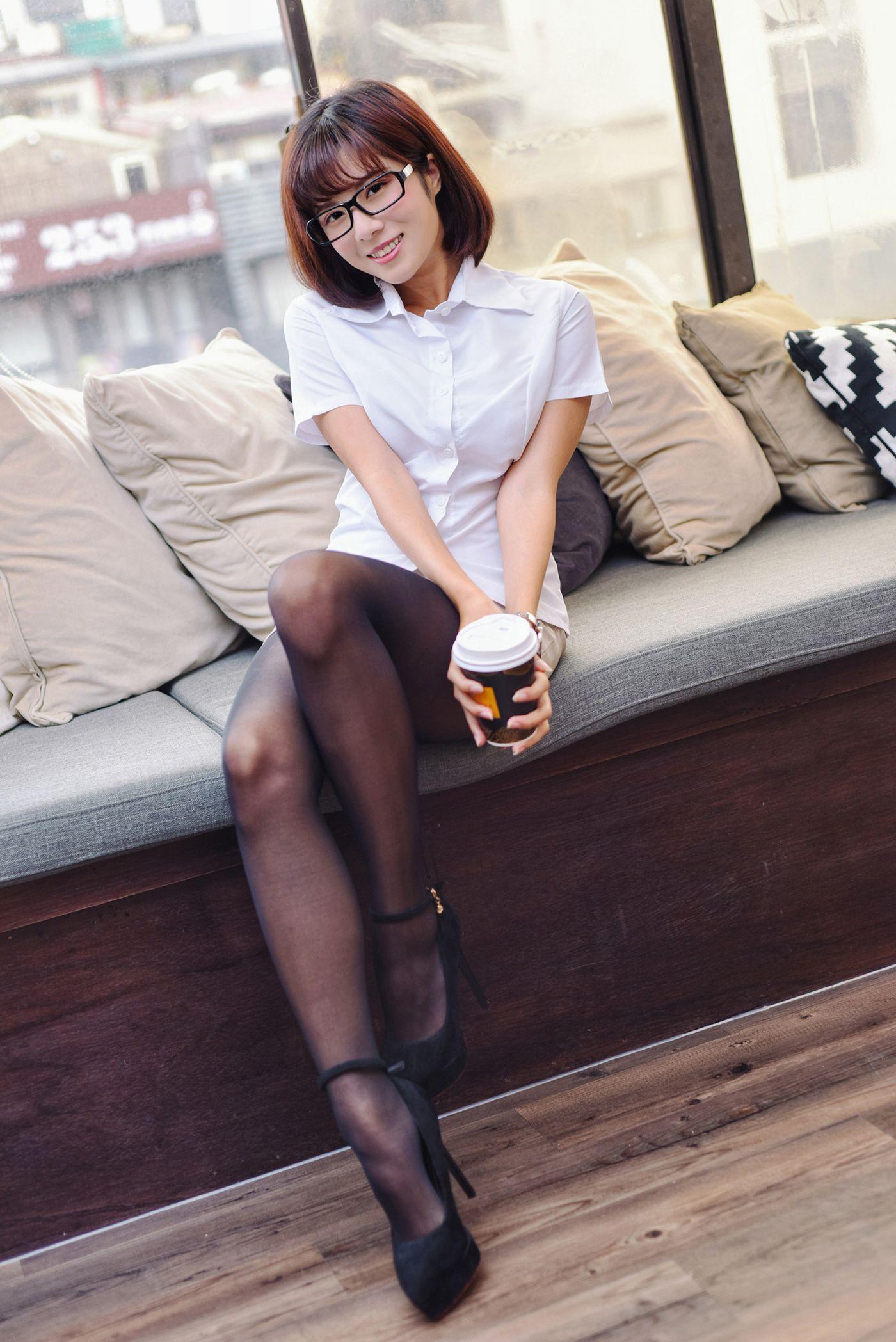 制服の女生 NO.005 方唯真 OL黑丝[29P]插图1