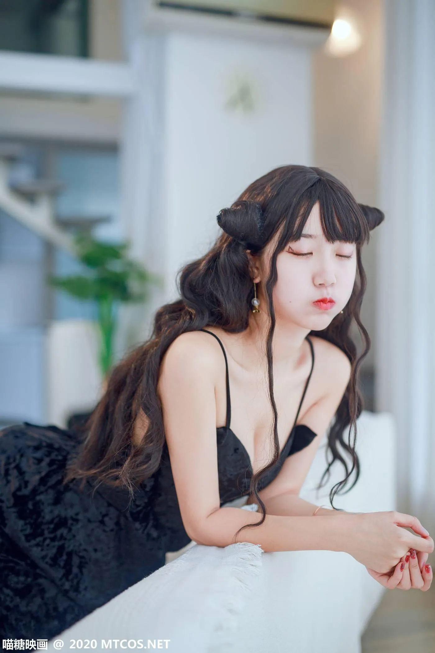 [喵糖映画] VOL.160 小恶魔黑裙[31P]插图1