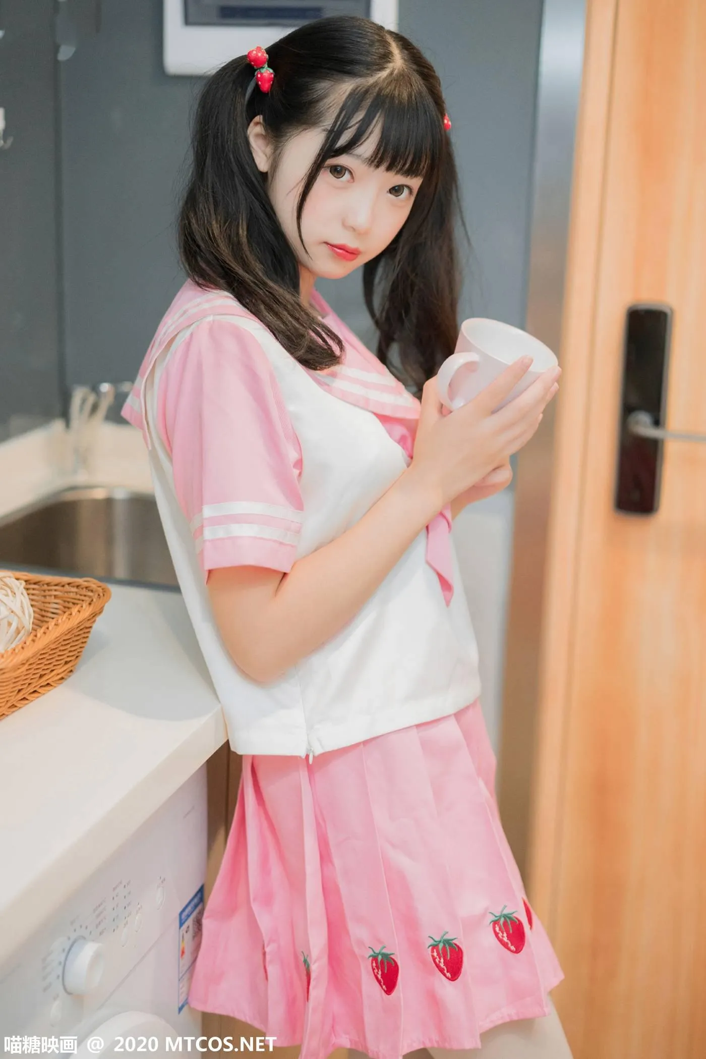 [喵糖映画] VOL.218 草莓美眉[45P]插图