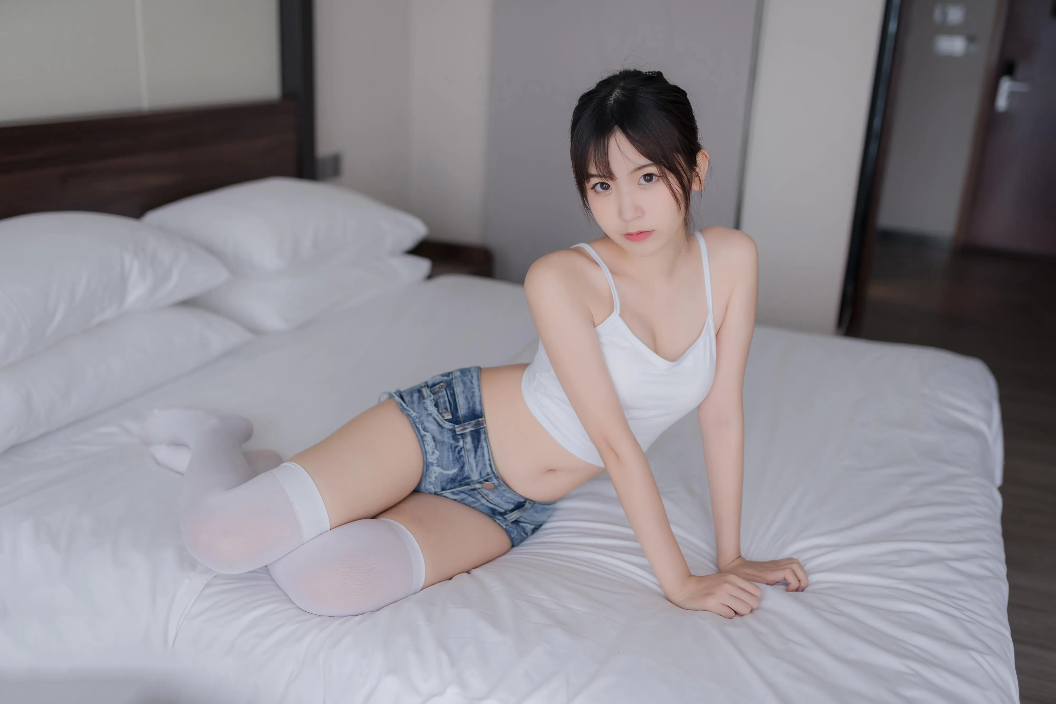 [喵糖映画]VOL.442 吊带热裤[36P]插图1