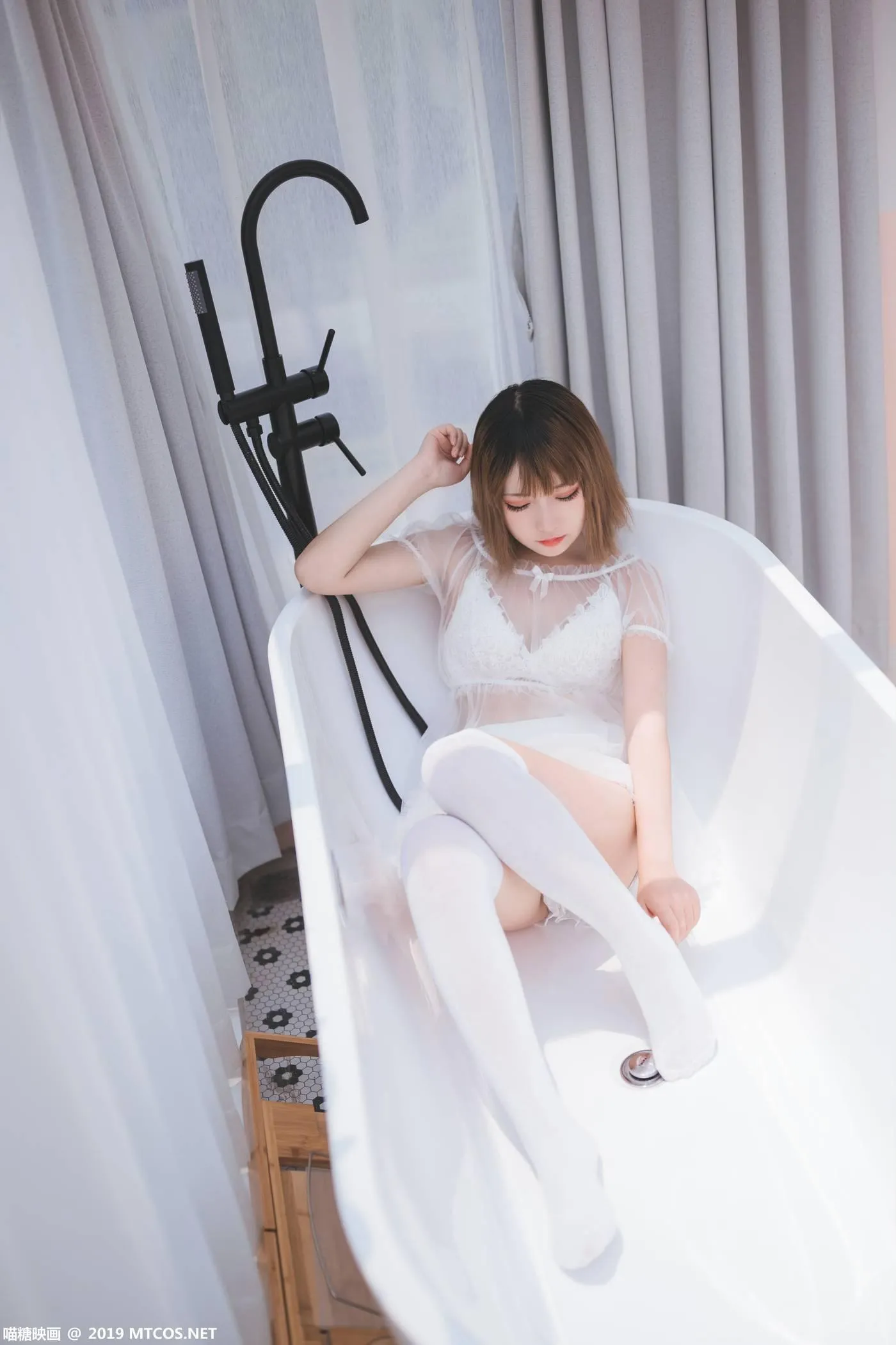[喵糖映画] VOL.025 纯情白裙[42P]插图1