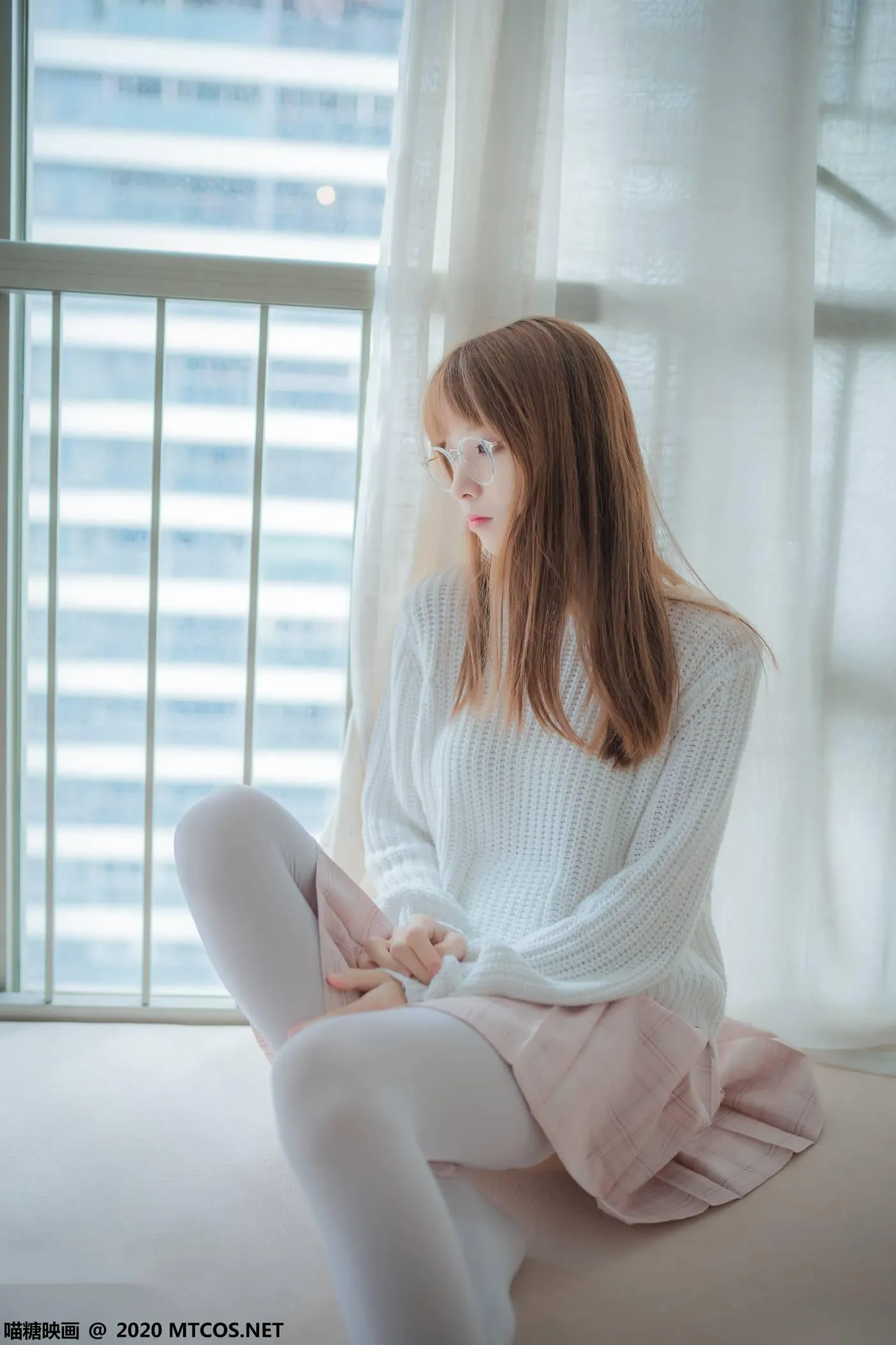 [喵糖映画] VOL.077 粉格裙的眼镜娘[44P]插图1