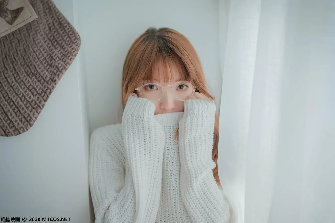 [喵糖映画] VOL.077 粉格裙的眼镜娘[44P]插图2