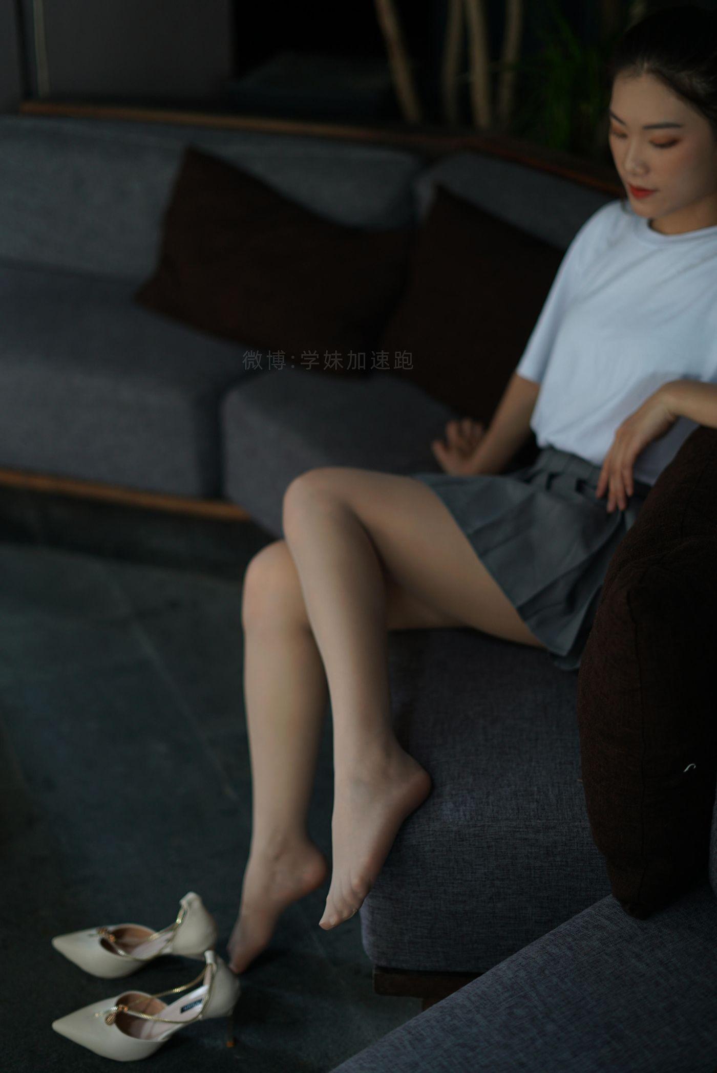 学妹加速跑 XM053《灰裙下的丝玲玲》[99P]插图1
