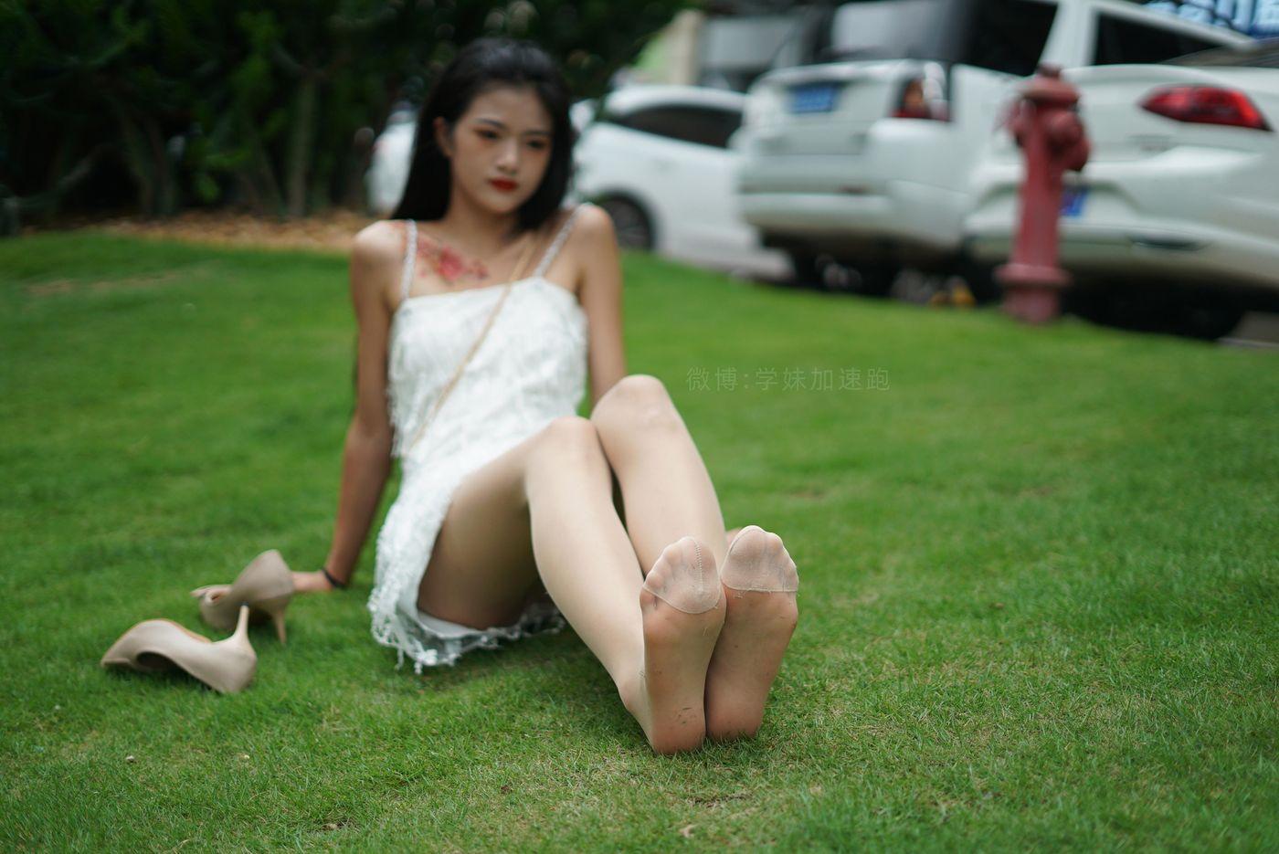 学妹加速跑 XM079《草地上的绿茶jio-鹿酱》[98P]插图3