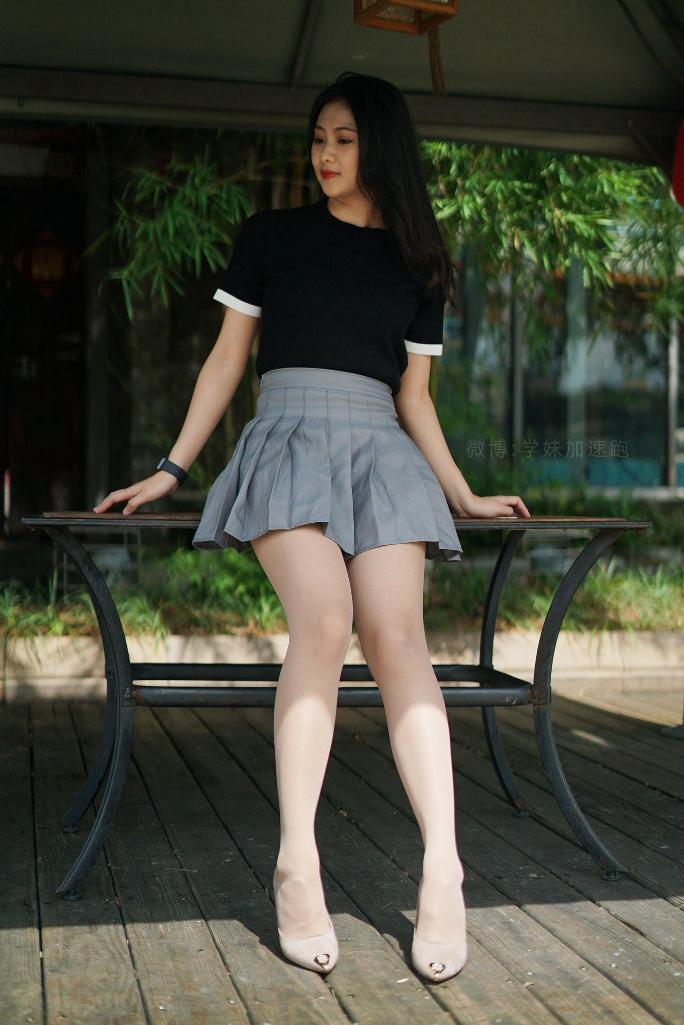 学妹加速跑 XM077《桌上起舞的彤彤》[95P]插图1