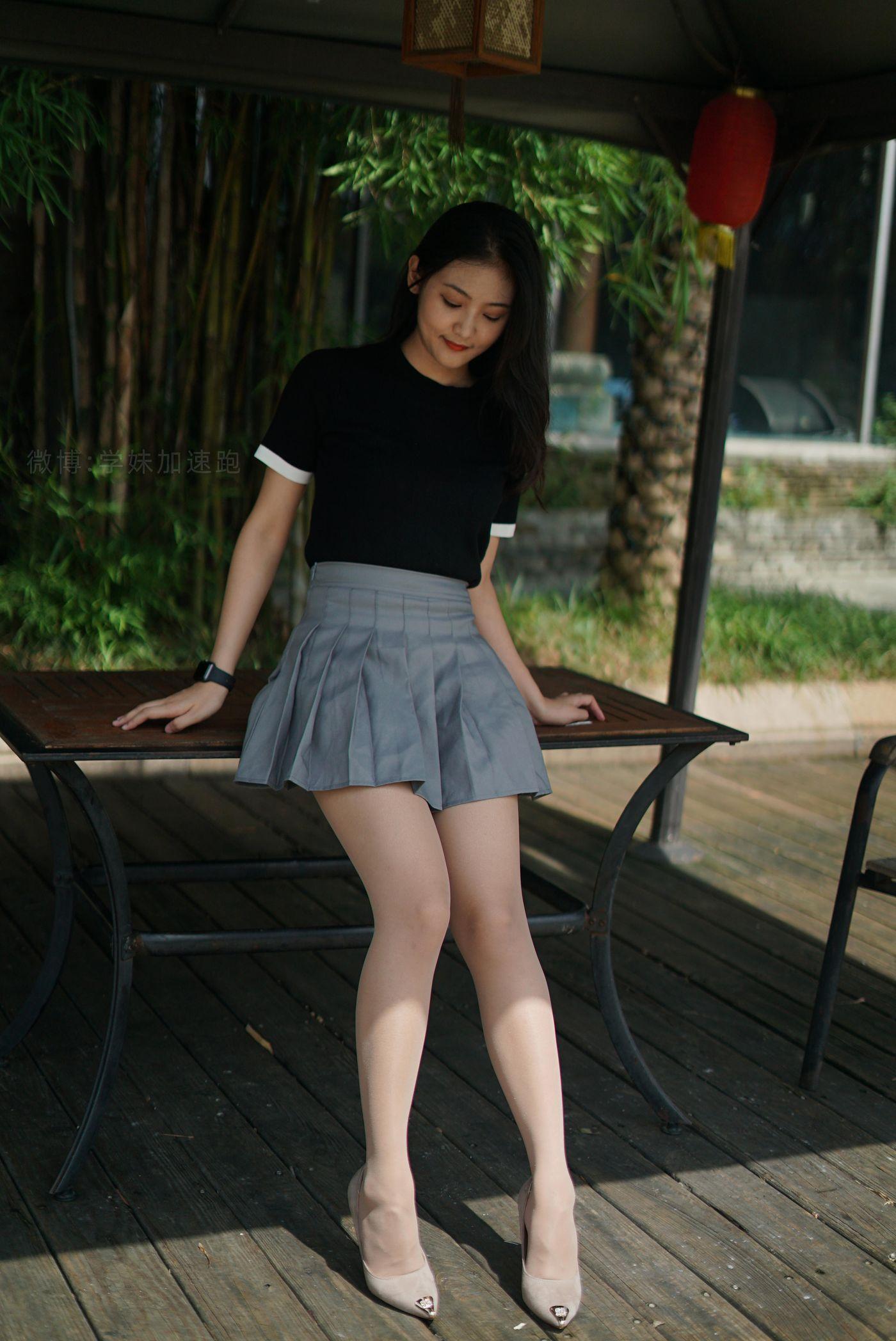 学妹加速跑 XM077《桌上起舞的彤彤》[95P]插图2