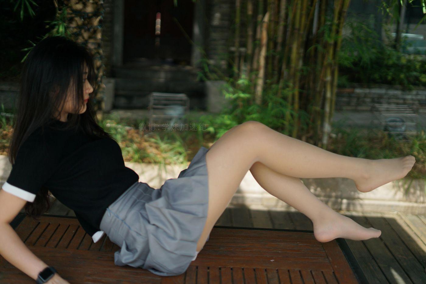 学妹加速跑 XM077《桌上起舞的彤彤》[95P]插图5