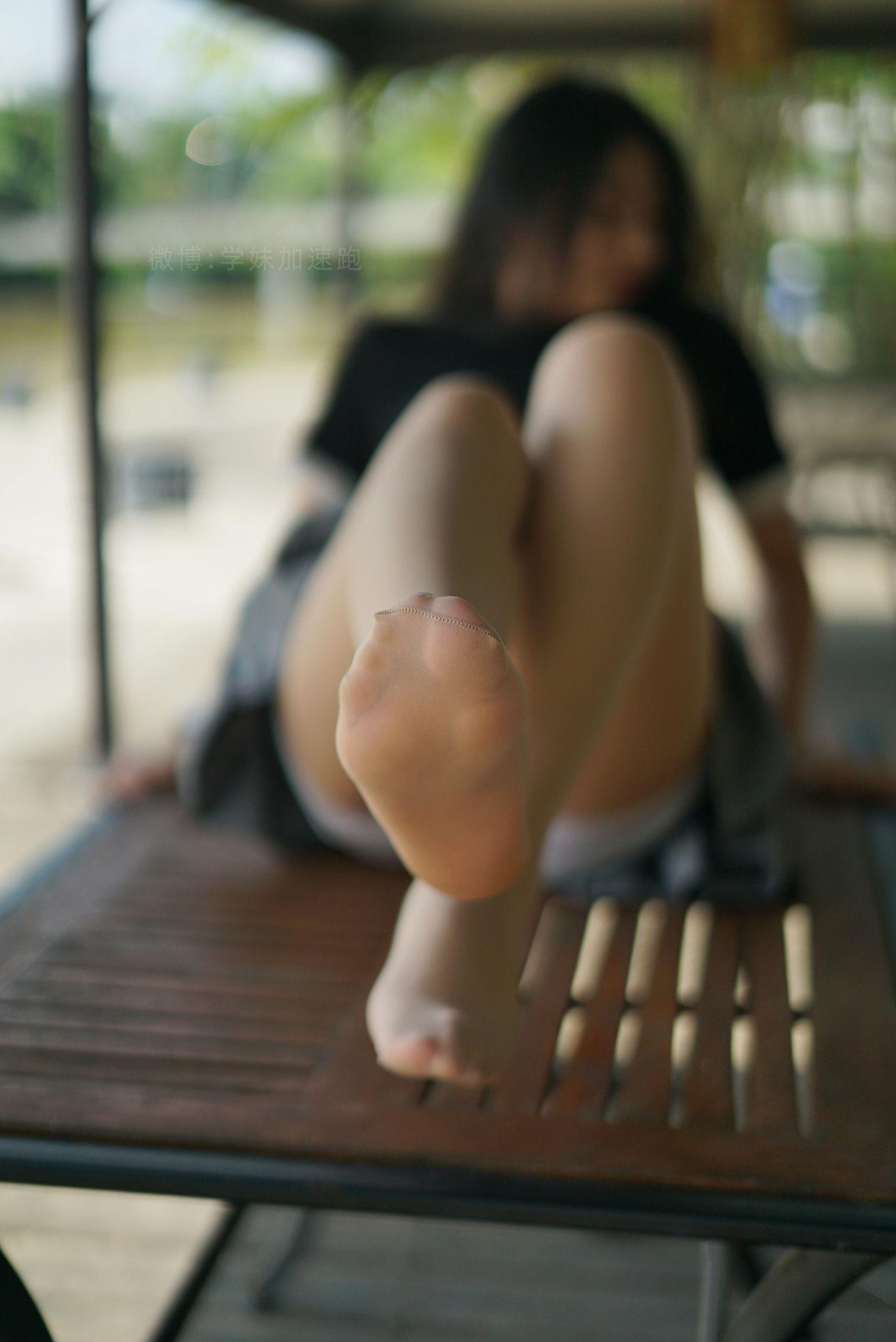 学妹加速跑 XM077《桌上起舞的彤彤》[95P]插图9