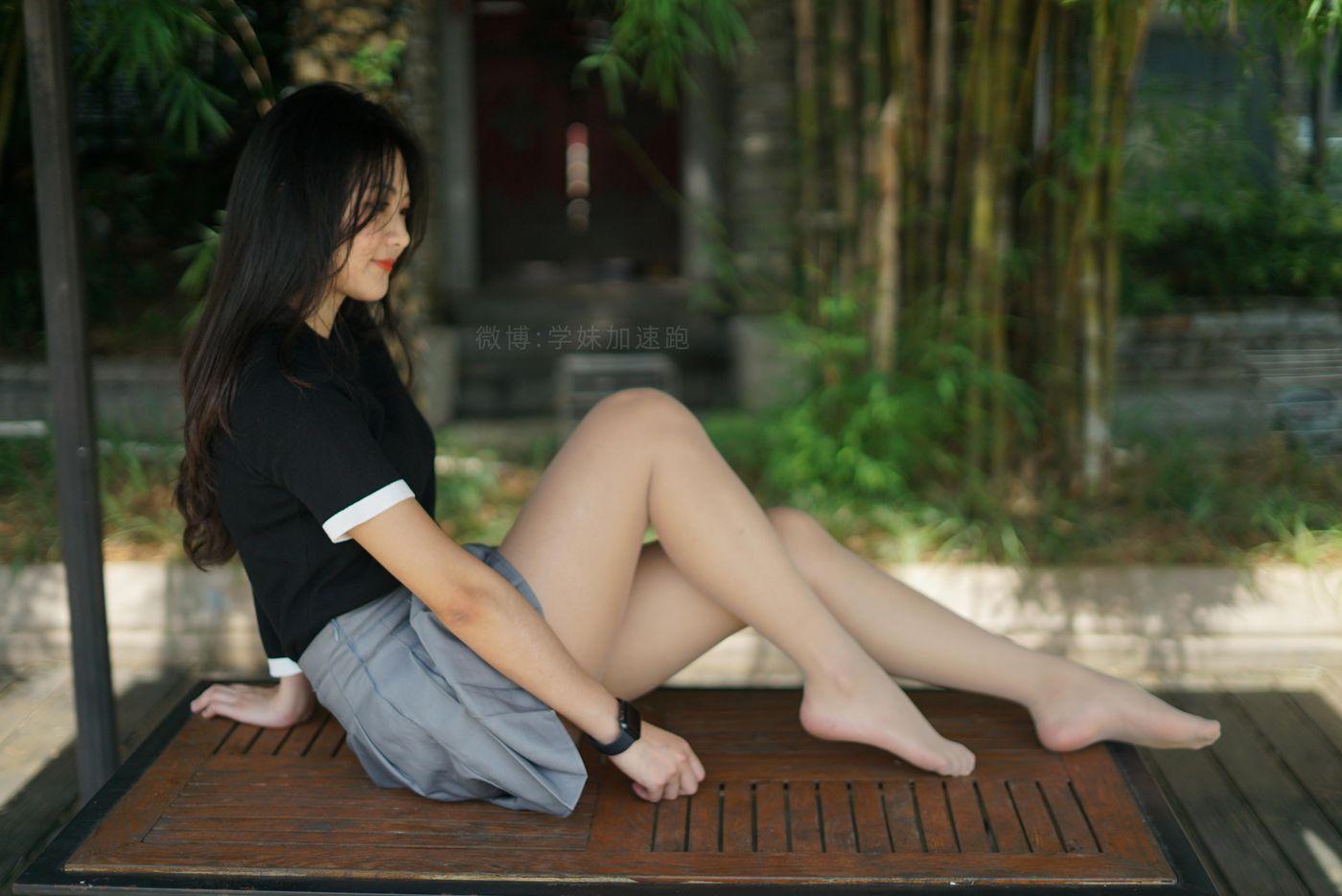 学妹加速跑 XM077《桌上起舞的彤彤》[95P]插图1
