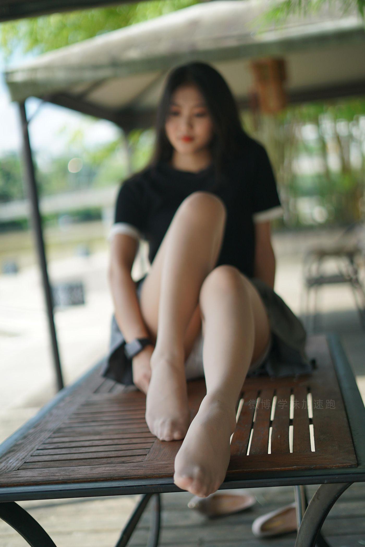 学妹加速跑 XM077《桌上起舞的彤彤》[95P]插图3