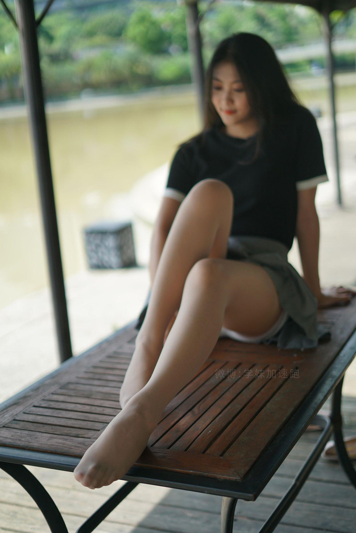 学妹加速跑 XM077《桌上起舞的彤彤》[95P]插图4
