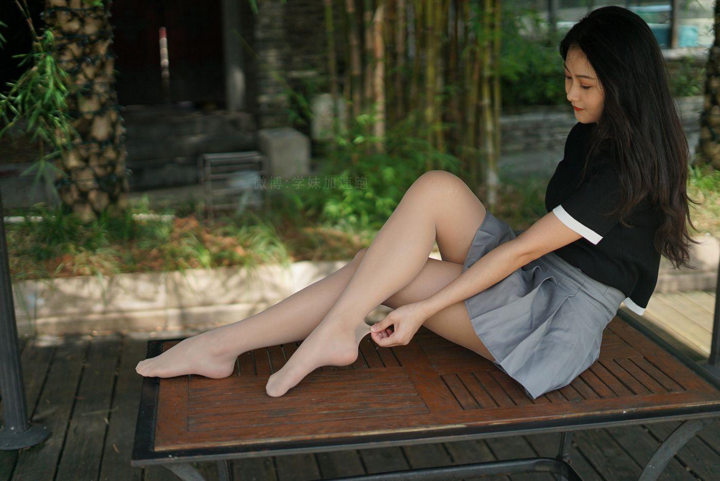 学妹加速跑 XM077《桌上起舞的彤彤》[95P]插图