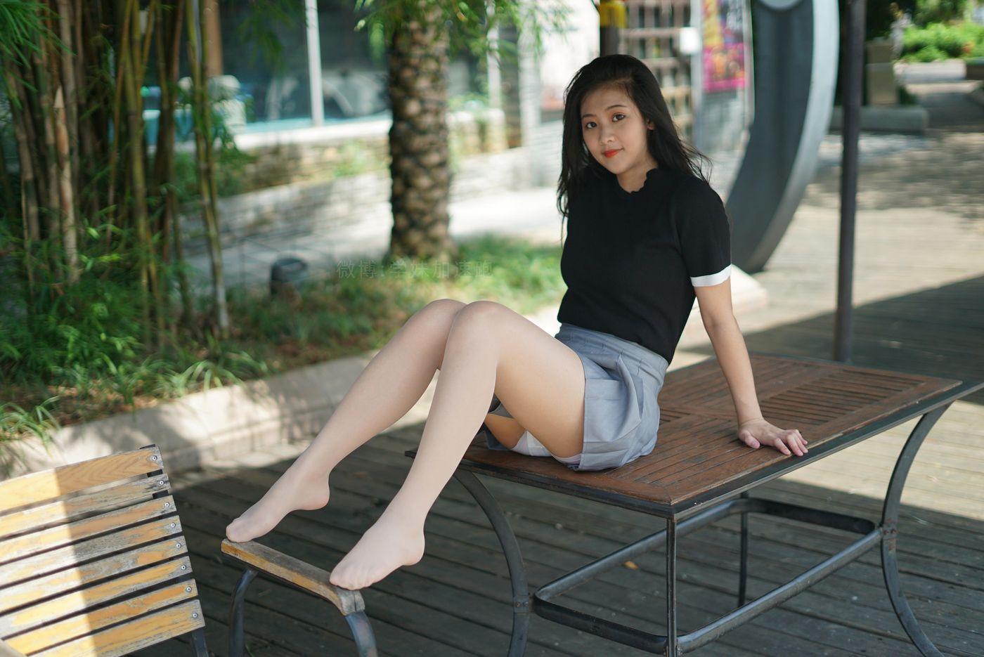 学妹加速跑 XM077《桌上起舞的彤彤》[95P]插图5