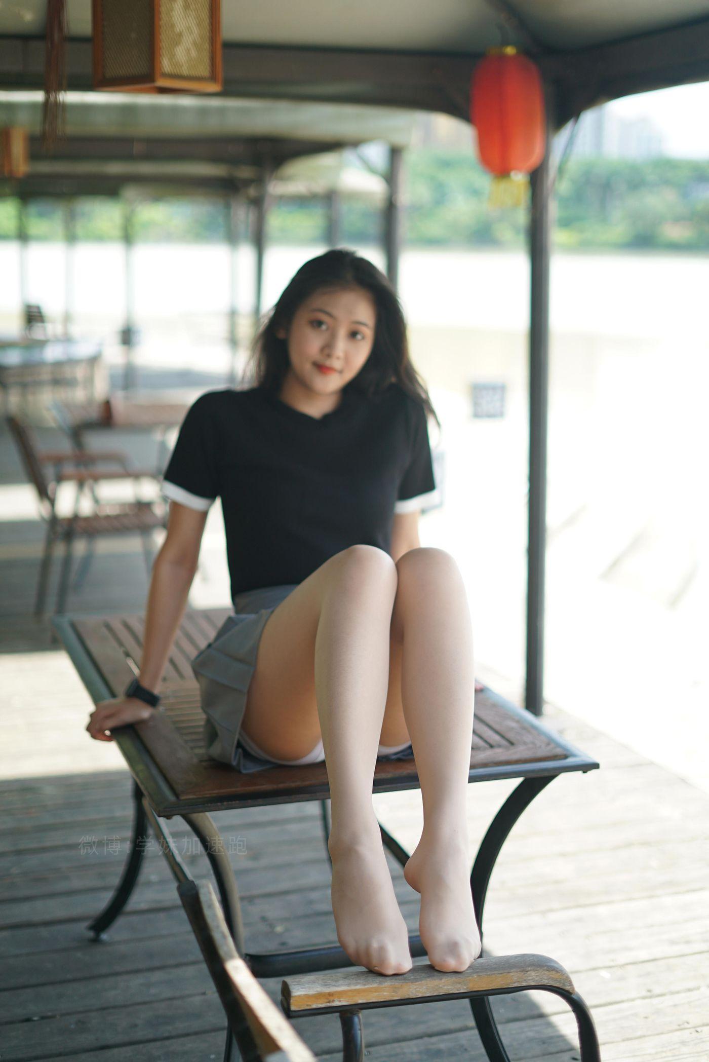 学妹加速跑 XM077《桌上起舞的彤彤》[95P]插图9