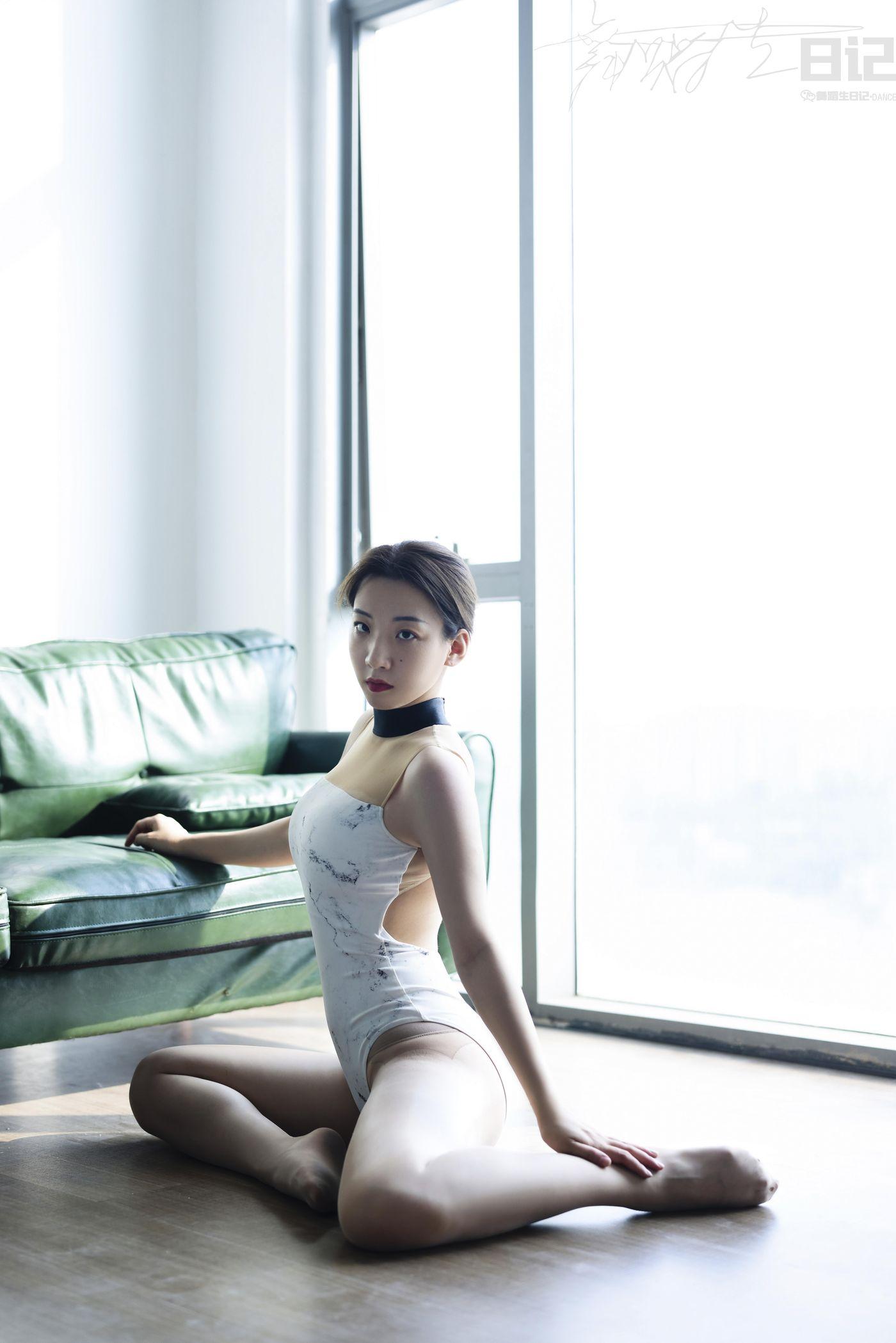 [GALLI嘉丽]舞蹈生日记 068 – 子琪姐姐[53P]插图