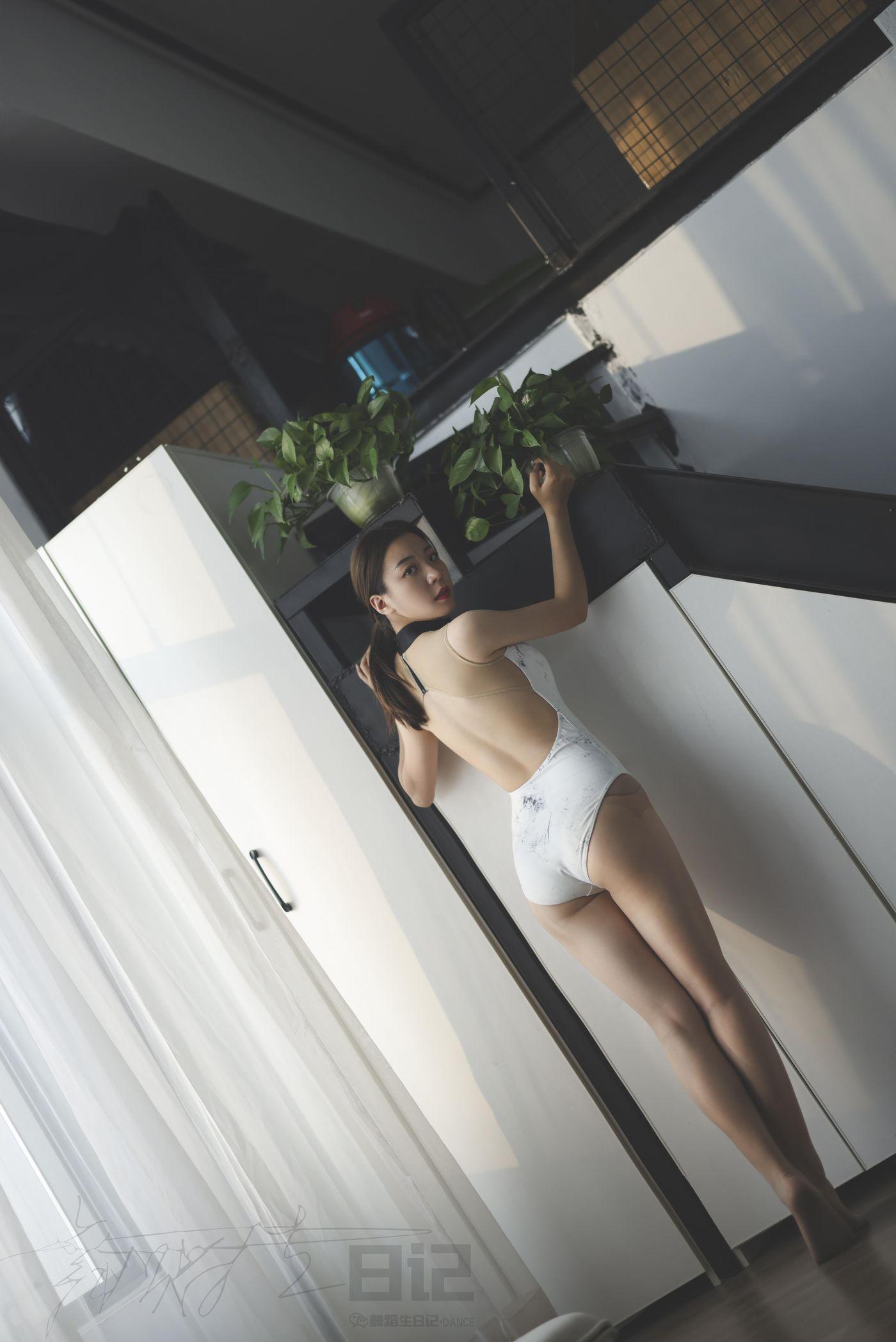 [GALLI嘉丽]舞蹈生日记 068 – 子琪姐姐[53P]插图