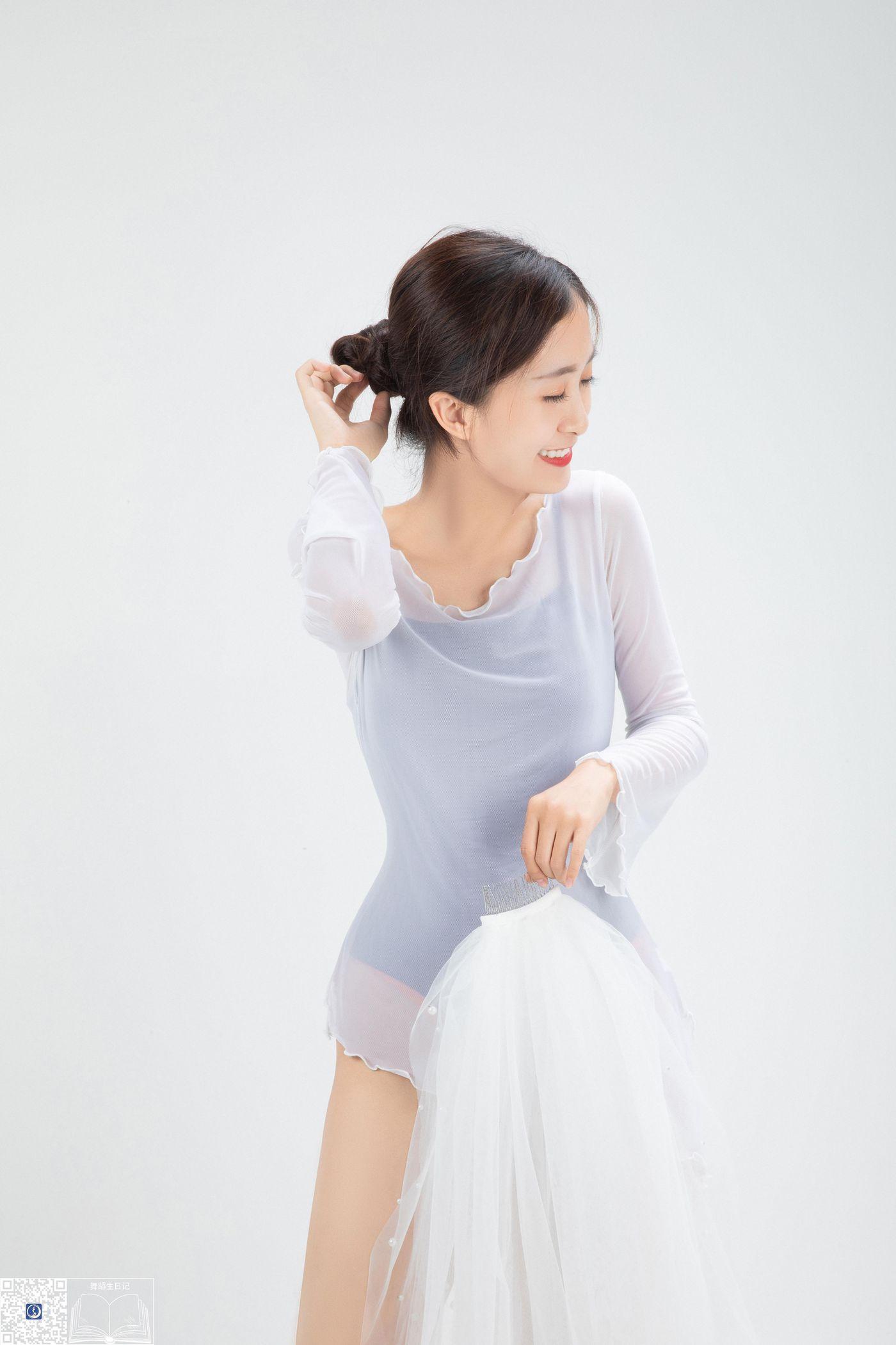 [GALLI嘉丽]舞蹈生日记 041 – 佳美[41P]插图1