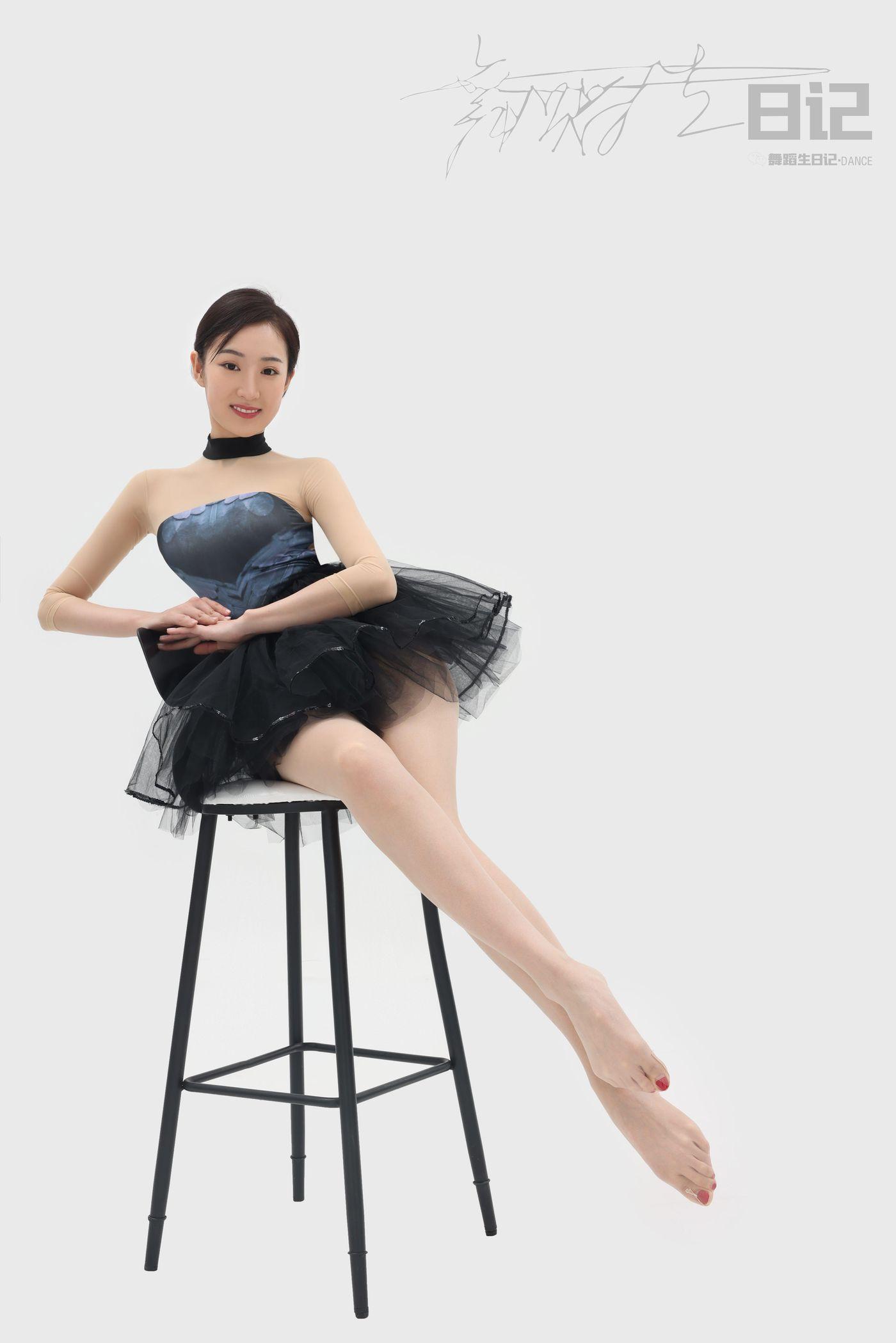 [GALLI嘉丽]舞蹈生日记 085 – 咚咚[33P]插图