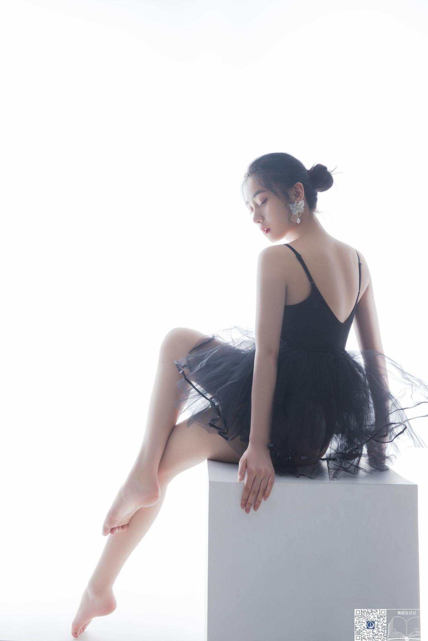 [GALLI嘉丽]舞蹈生日记 019 – 唐可[28P]插图1