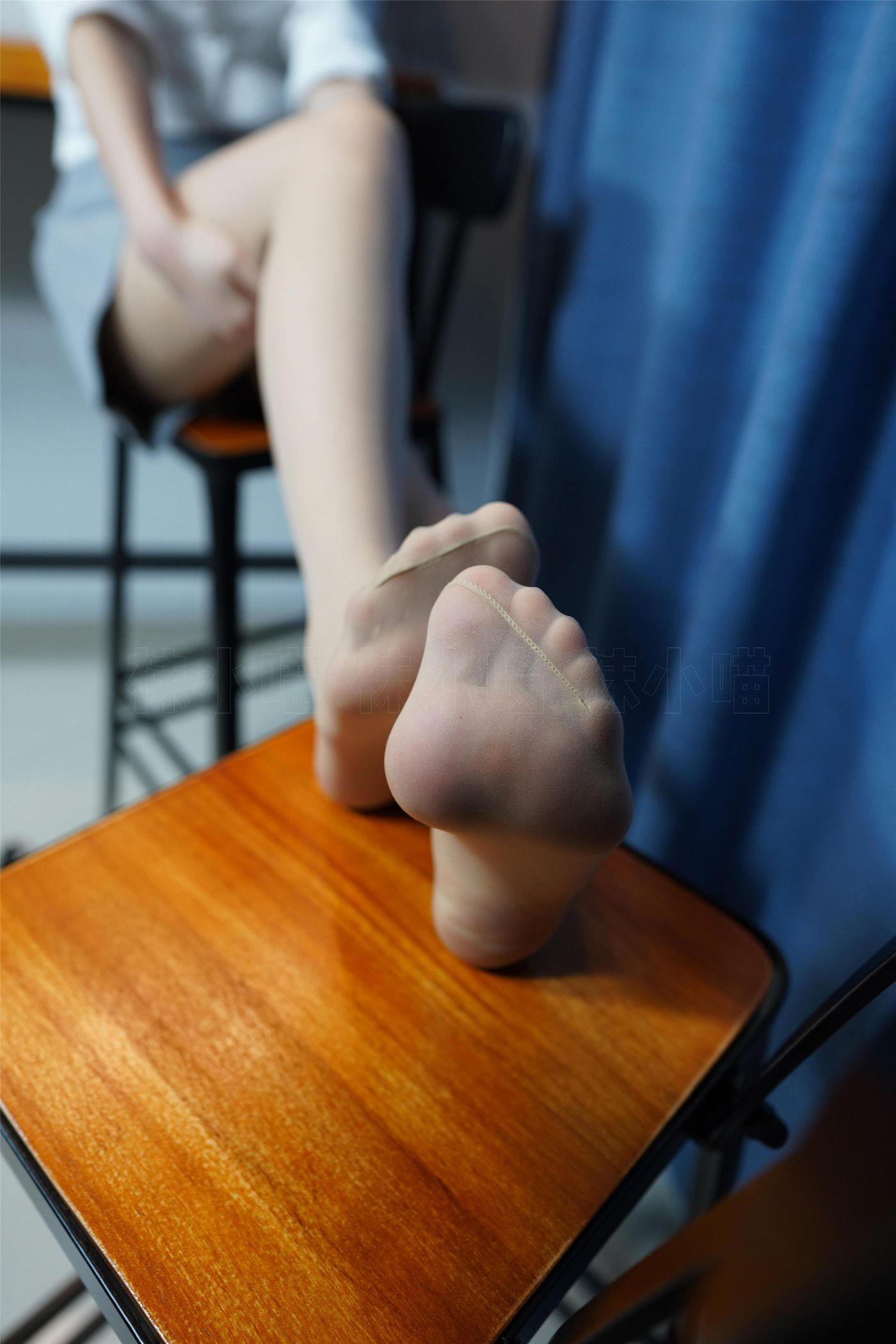 袜小喵 KT224 高脚凳女王 [95P]插图2