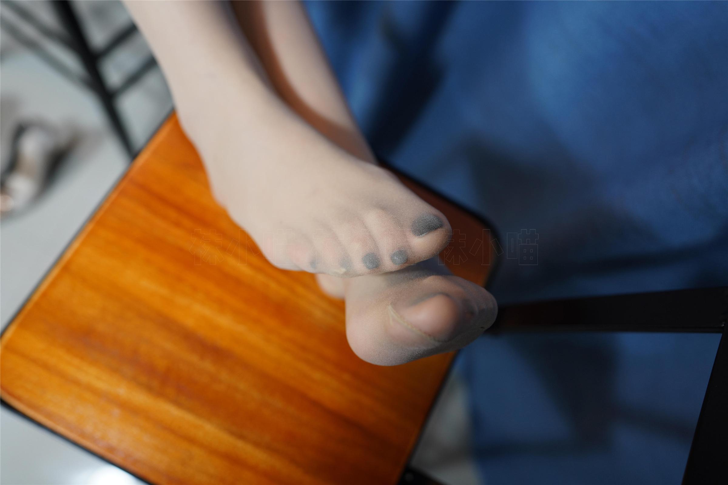 袜小喵 KT224 高脚凳女王 [95P]插图3