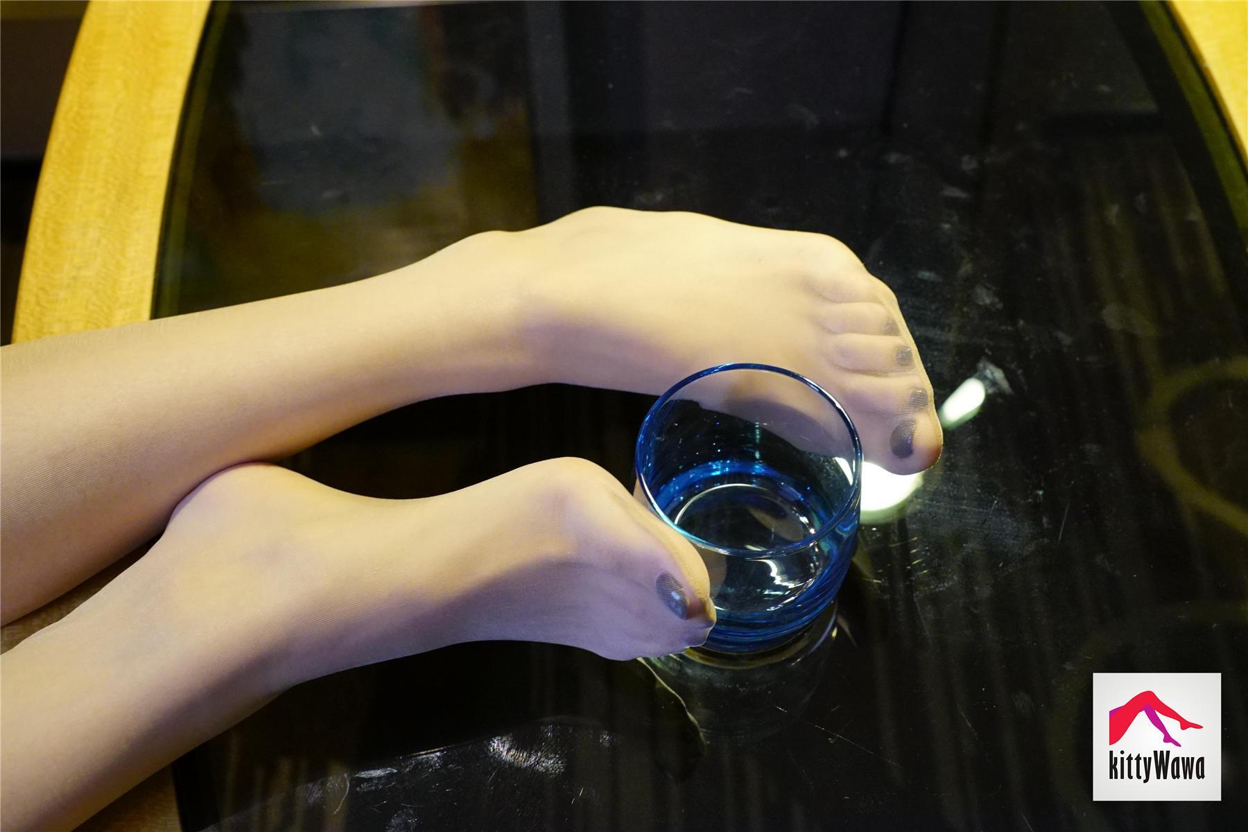 袜小喵 KT014 一女两杯 [99P]插图