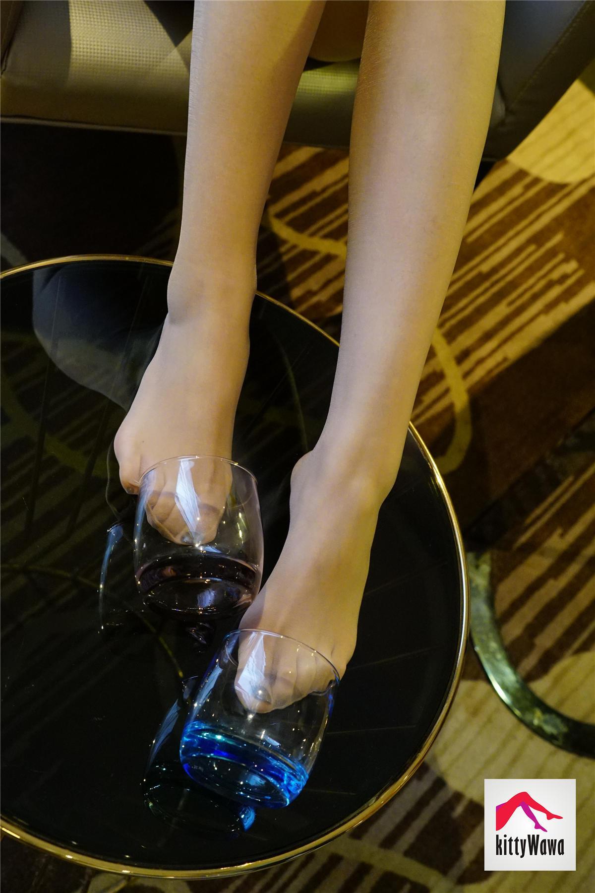 袜小喵 KT014 一女两杯 [99P]插图4