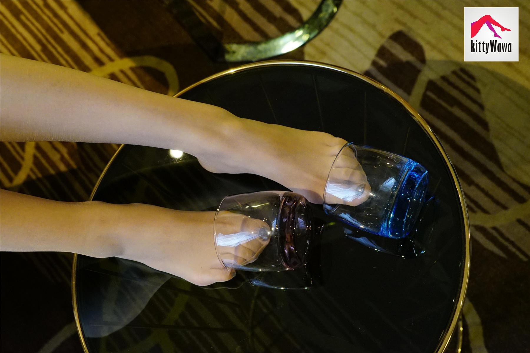 袜小喵 KT014 一女两杯 [99P]插图5