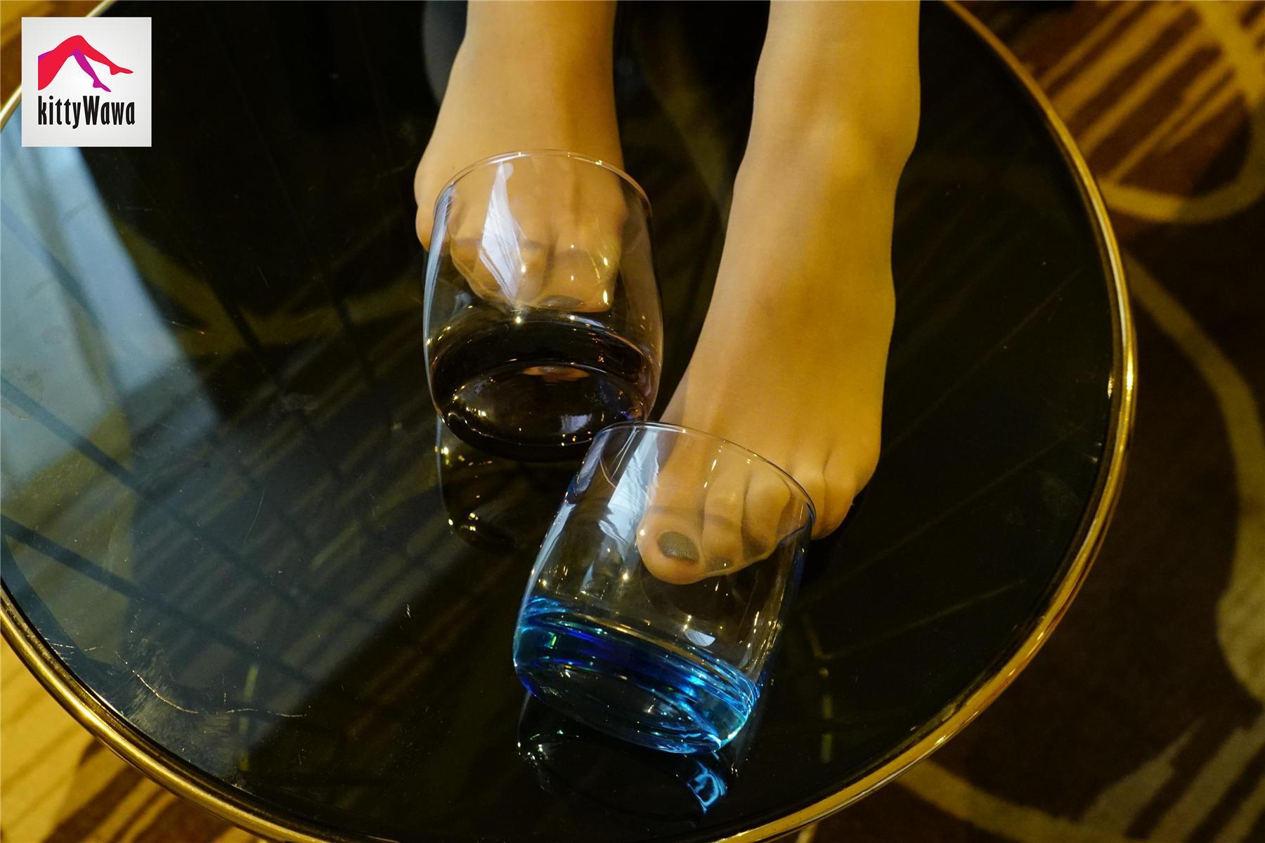 袜小喵 KT014 一女两杯 [99P]插图9