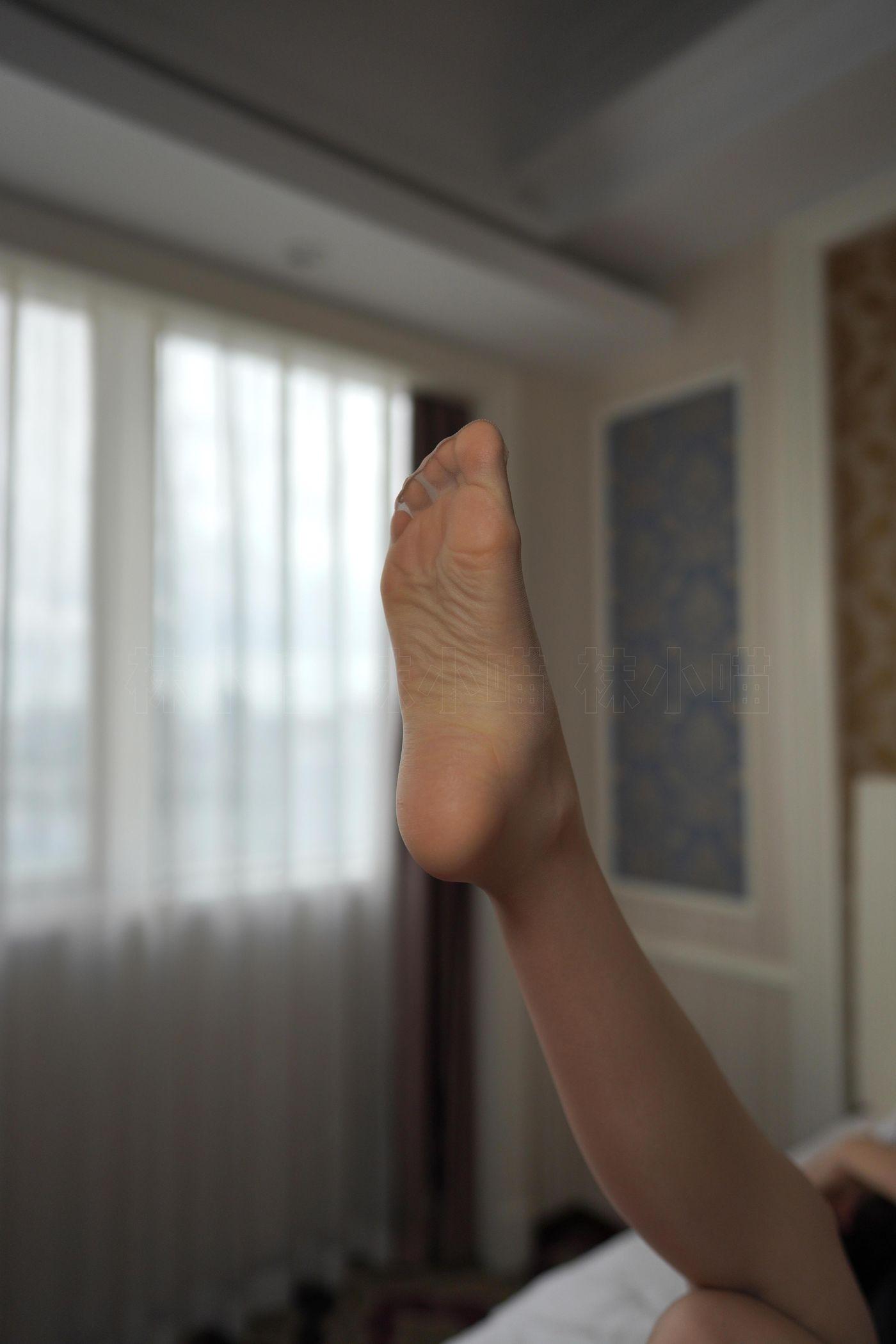 袜小喵 KT235 丝袜有个洞 [99P]插图1