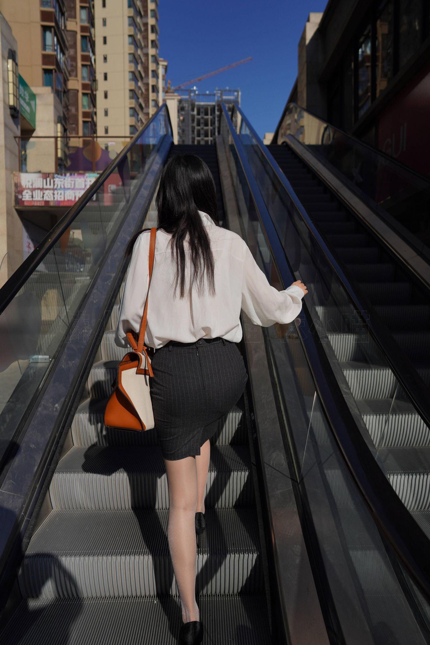 袜小喵 KT256 户外职业装 [98P]插图7