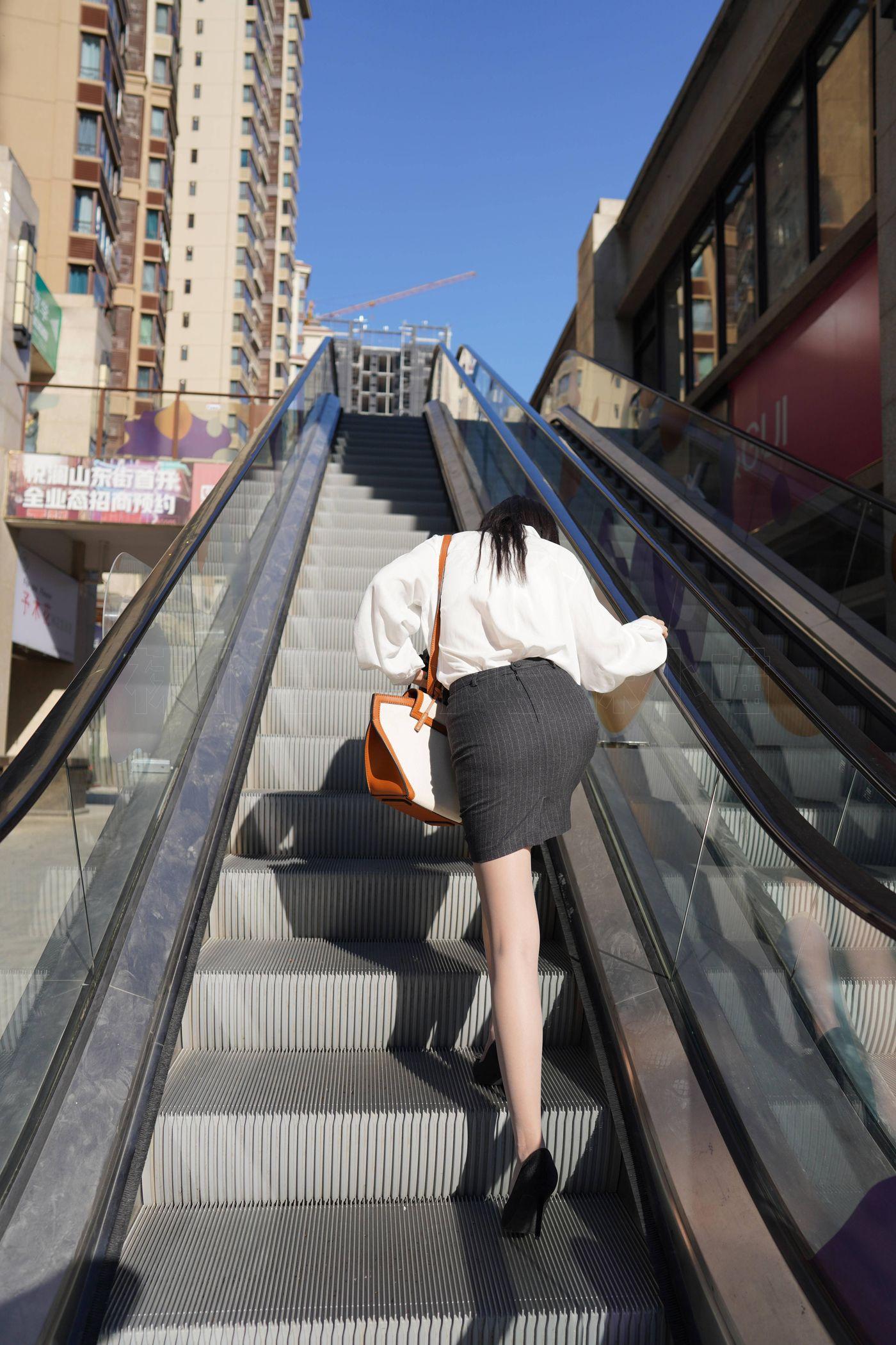 袜小喵 KT256 户外职业装 [98P]插图6